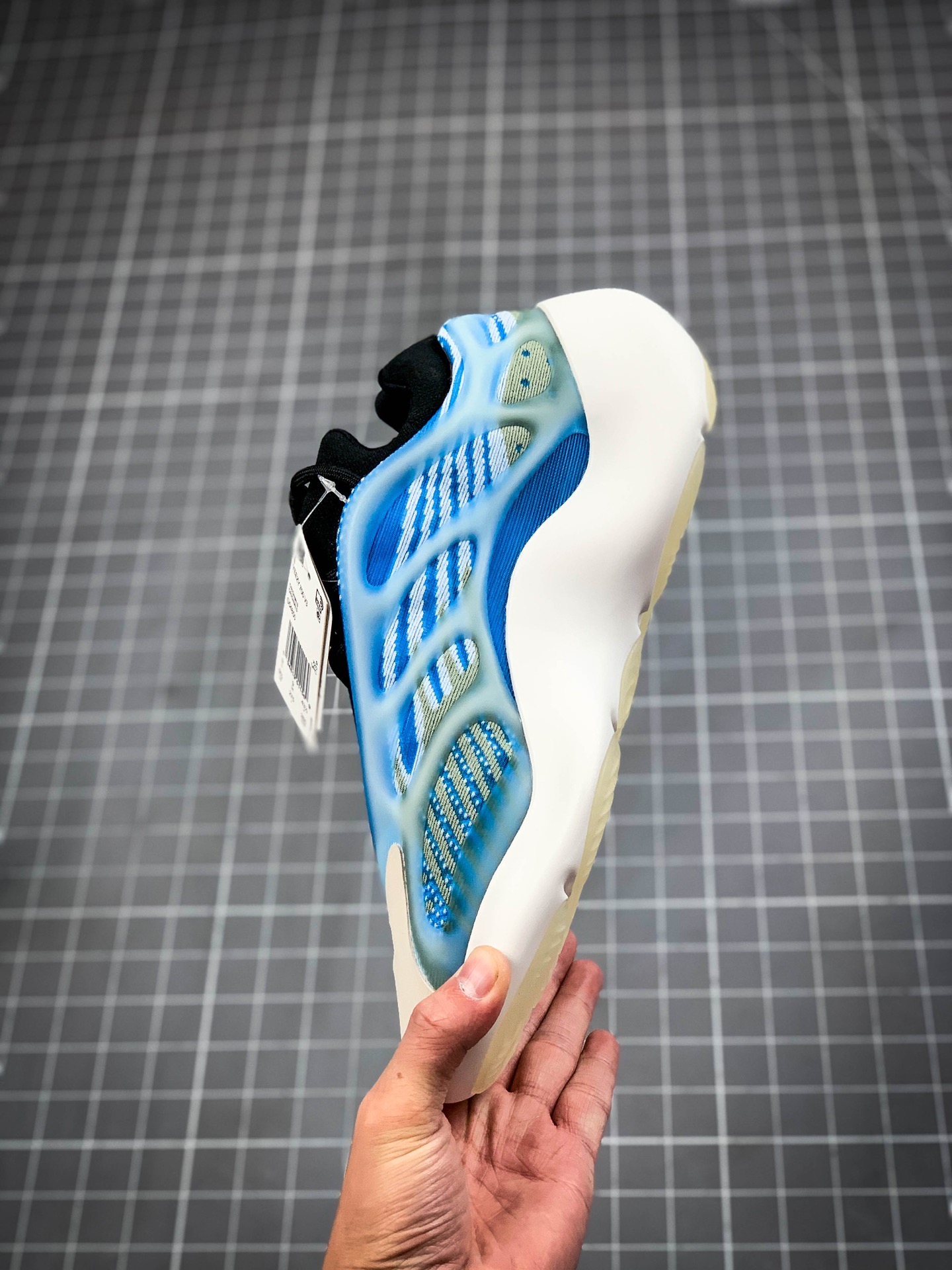 520 纯原版本 Adidas 阿迪达斯 Yeezy 700V3  ” Arzareth ” 极光 侃爷椰子夜光鞋面异型复古老爹鞋 G54850