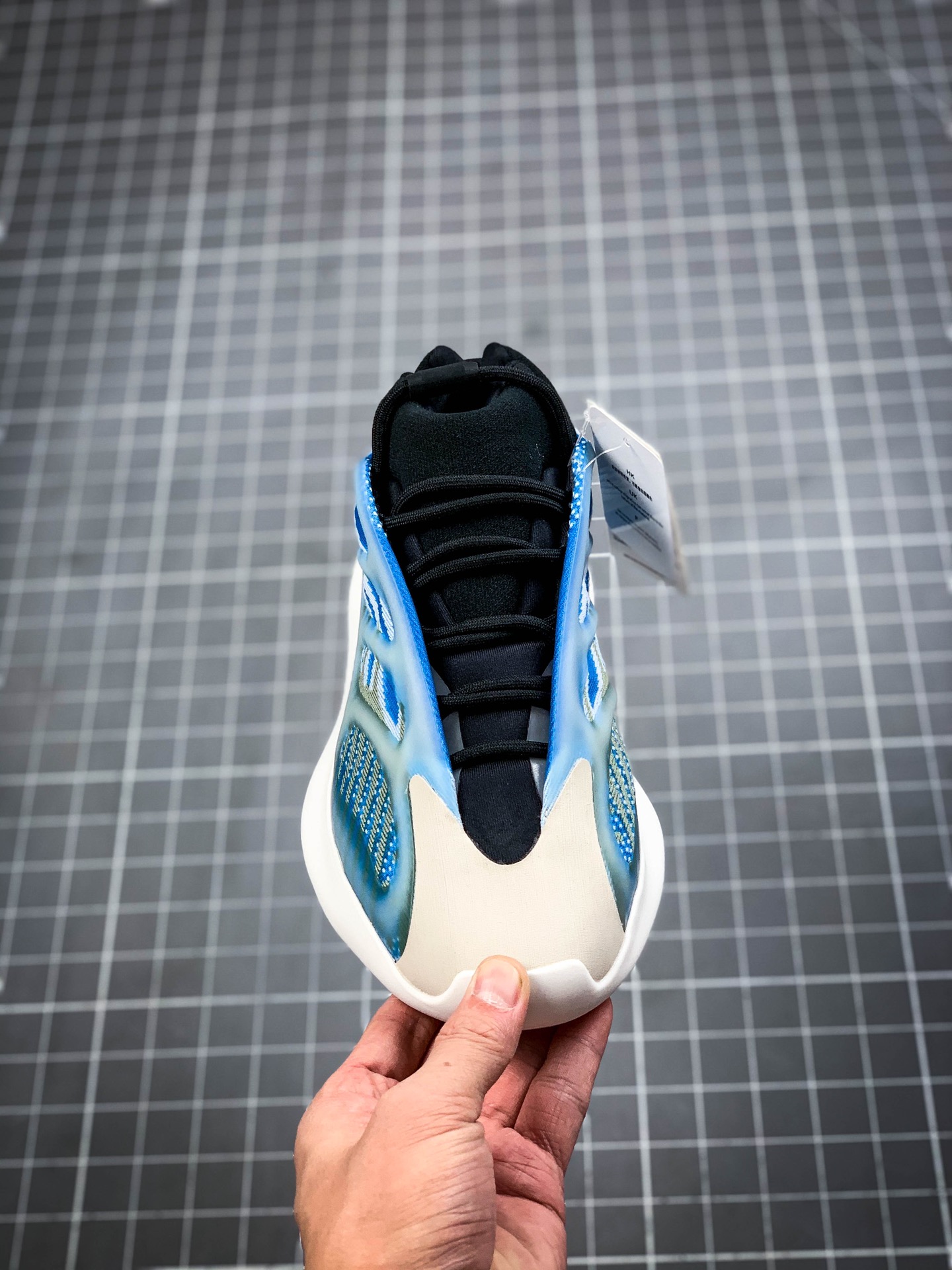 520 纯原版本 Adidas 阿迪达斯 Yeezy 700V3  ” Arzareth ” 极光 侃爷椰子夜光鞋面异型复古老爹鞋 G54850