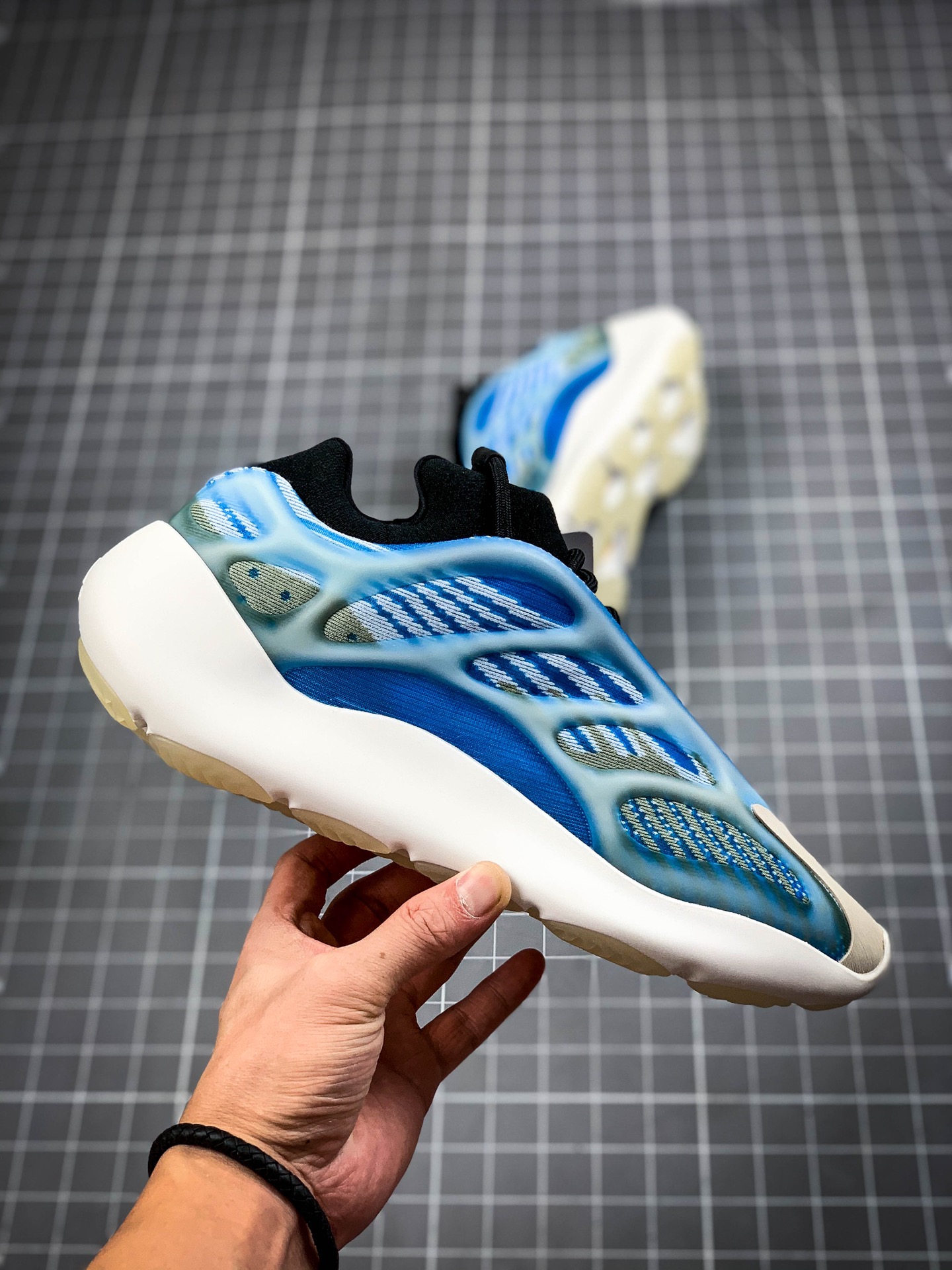 520 纯原版本 Adidas 阿迪达斯 Yeezy 700V3  ” Arzareth ” 极光 侃爷椰子夜光鞋面异型复古老爹鞋 G54850