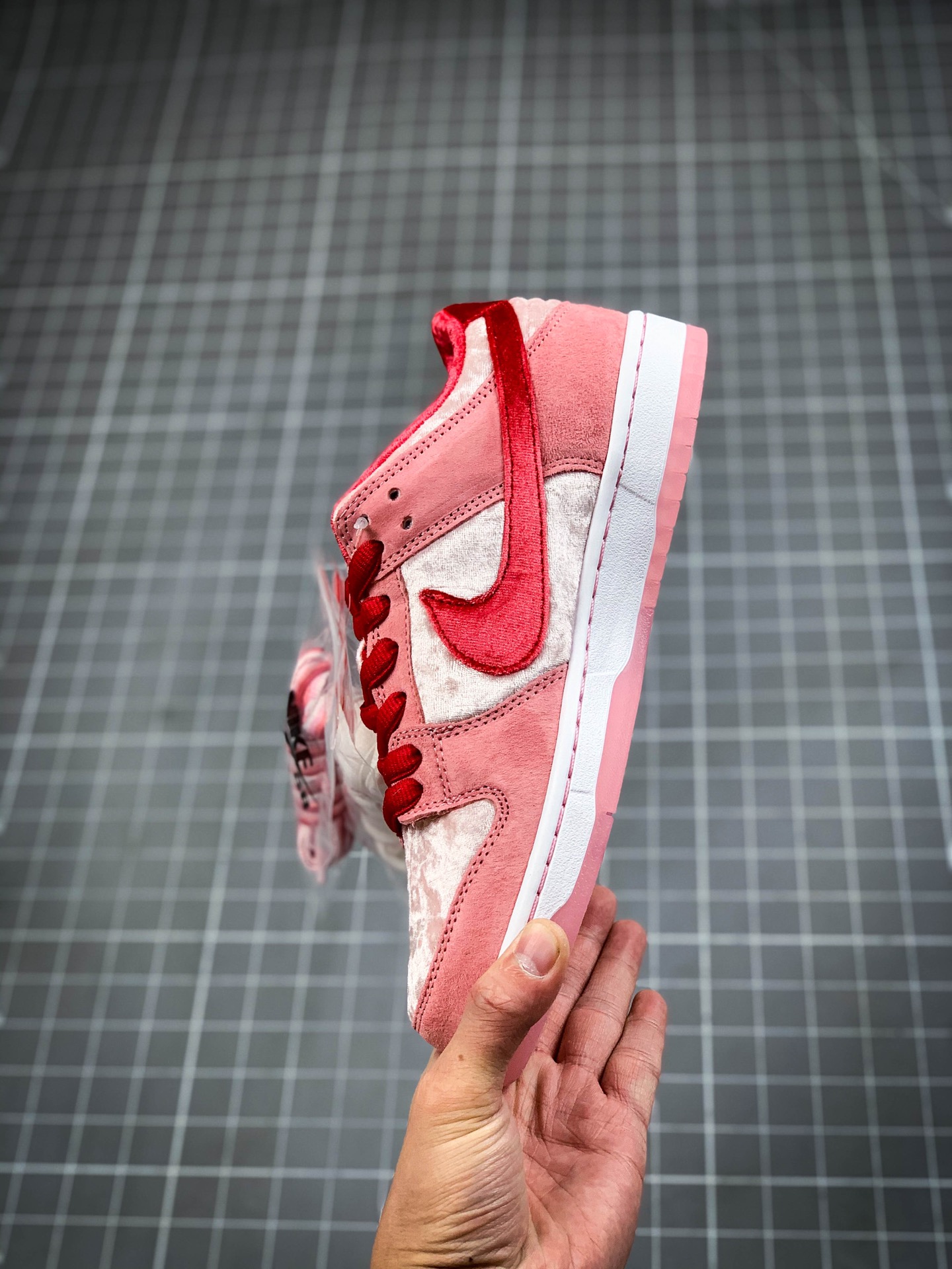 460 纯原版本 StrangeLove x Nike SB Dunk Low ”Valentine's Day”  情人节白粉丝绒 低帮限定休闲运动板鞋 CT2552-800