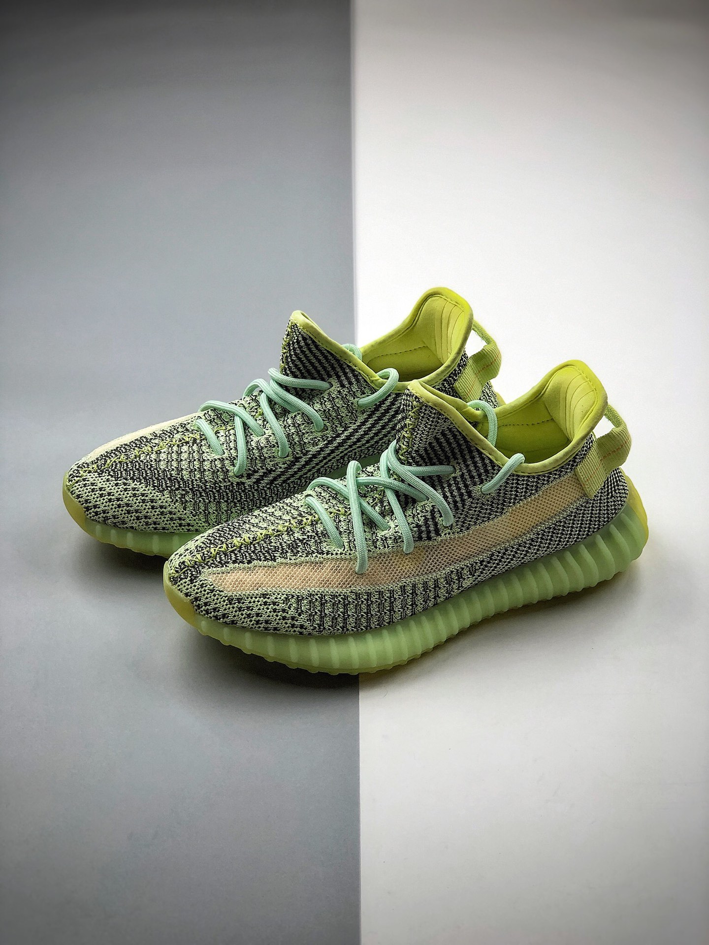 250 Adidas Yeezy 350 Boost V2 太阳黄满天星椰子 货号：FX4130