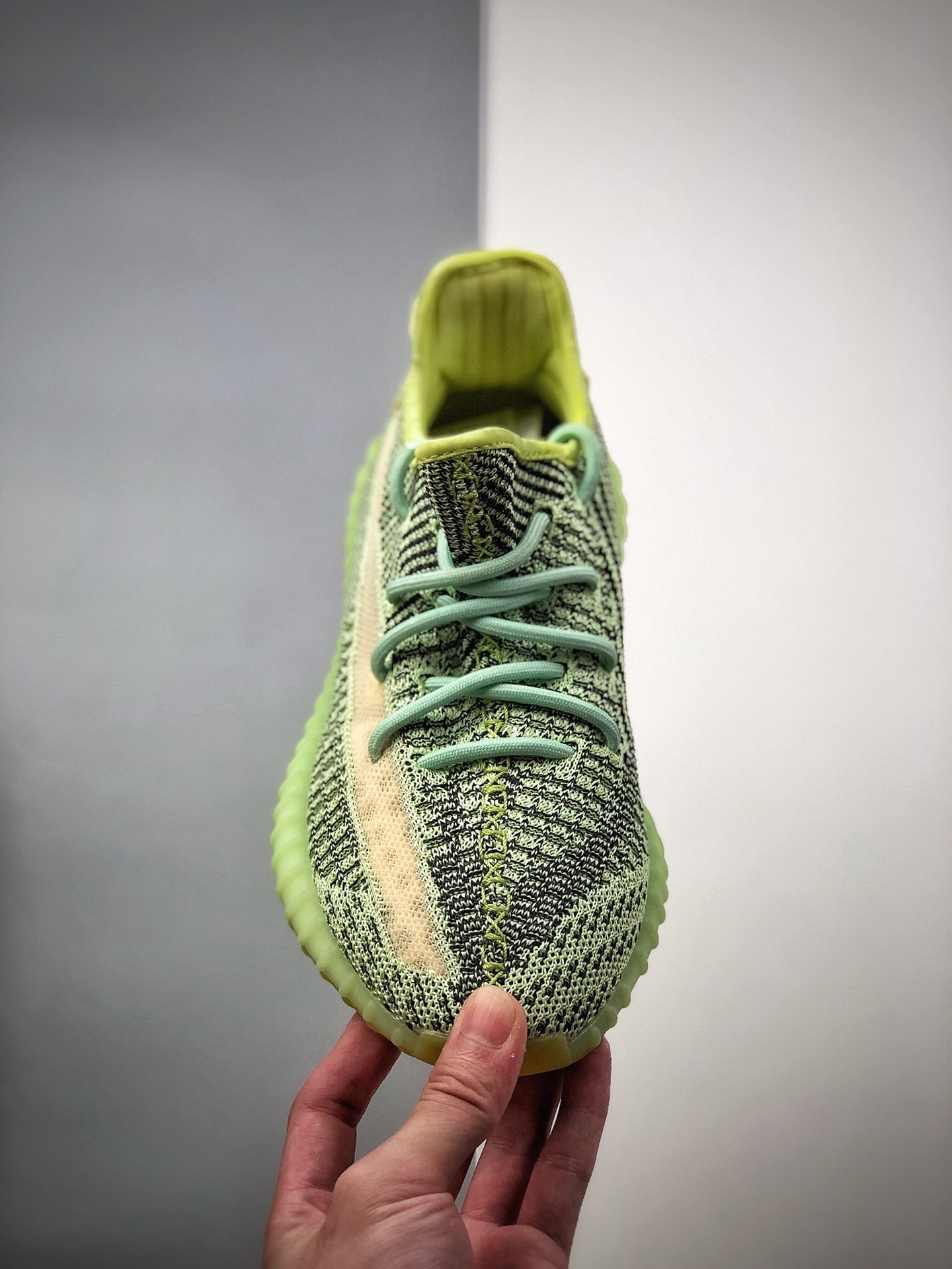 250 Adidas Yeezy 350 Boost V2 太阳黄满天星椰子 货号：FX4130