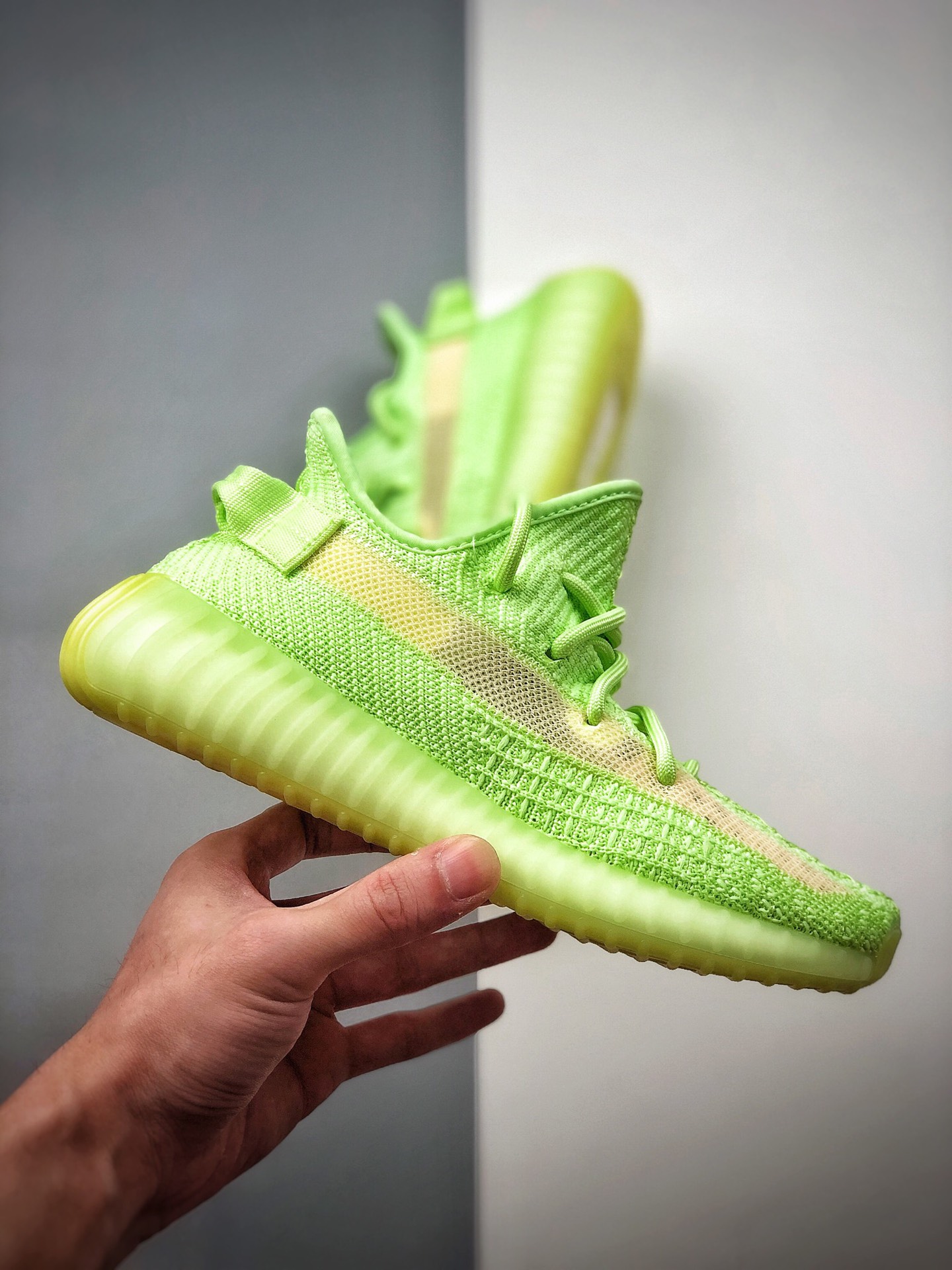 250 公司级 400以下绝无对手 #Adidas Yeezy 350 Boost V2 夜绿光 货号：EG5293