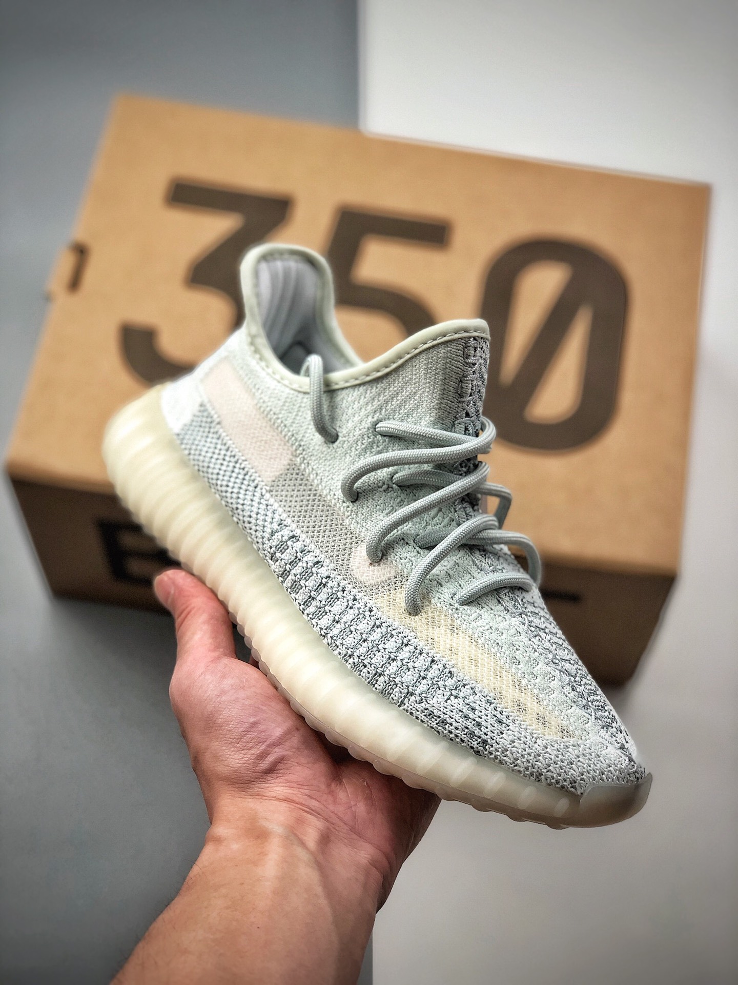 250 公司级 400以下绝无对手 #Adidas Yeezy 350 Boost V2 焕蓝满天星FW5317