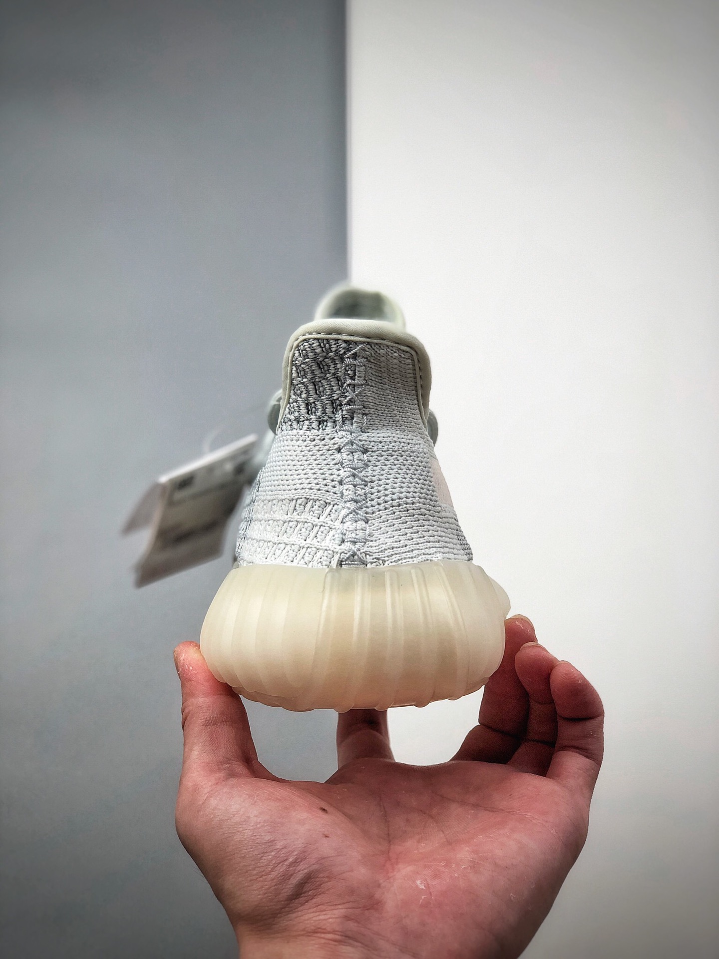250 公司级 400以下绝无对手 #Adidas Yeezy 350 Boost V2 焕蓝满天星FW5317