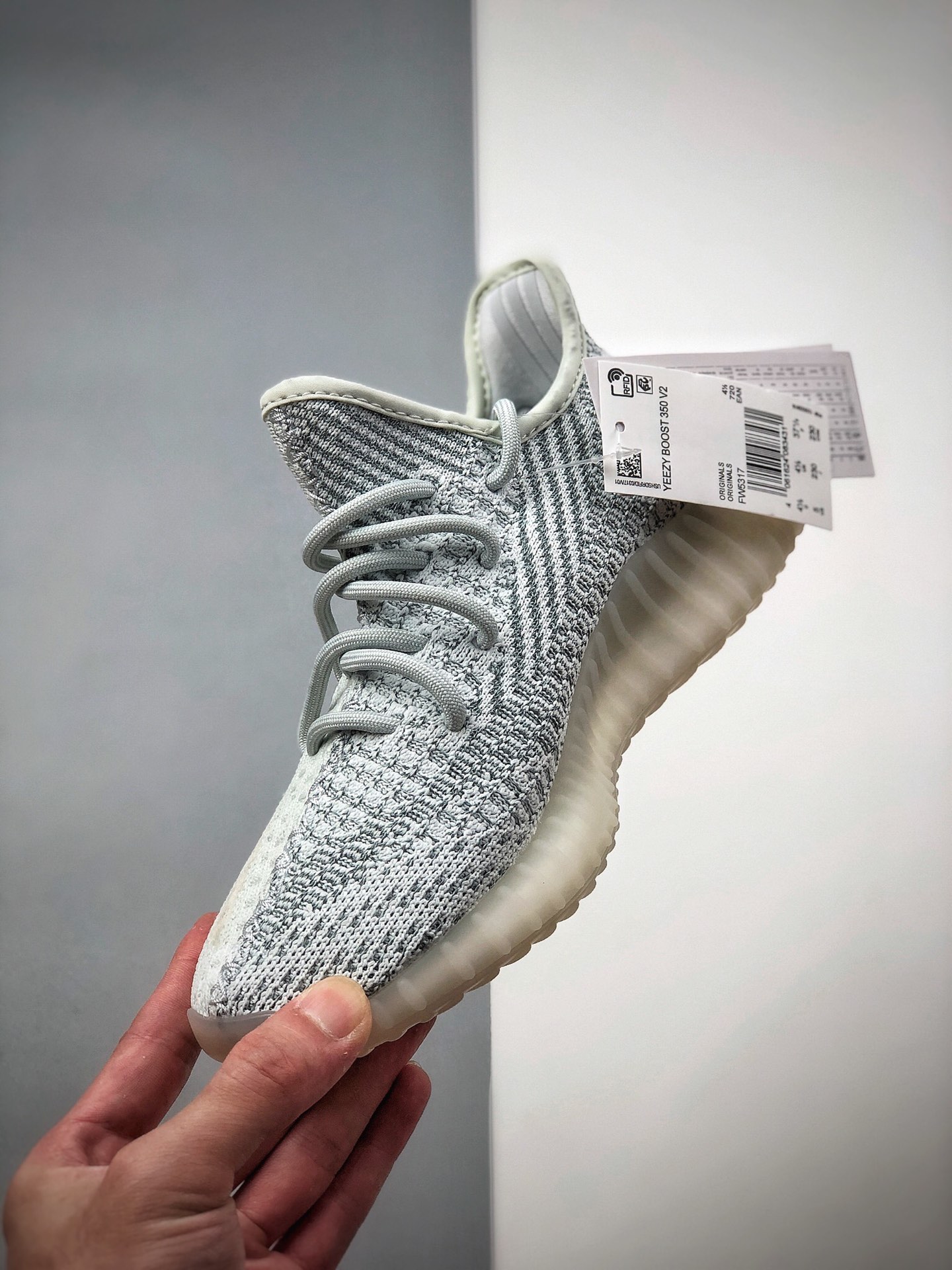 250 公司级 400以下绝无对手 #Adidas Yeezy 350 Boost V2 焕蓝满天星FW5317