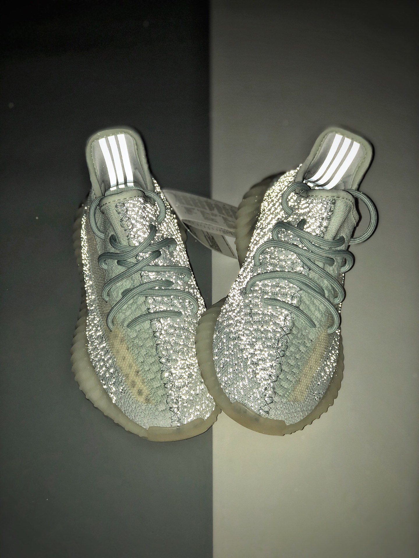 250 公司级 400以下绝无对手 #Adidas Yeezy 350 Boost V2 焕蓝满天星FW5317