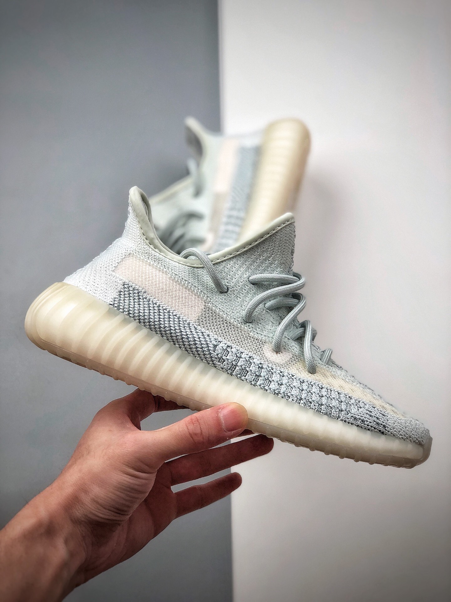 250 公司级 400以下绝无对手 #Adidas Yeezy 350 Boost V2 焕蓝满天星FW5317