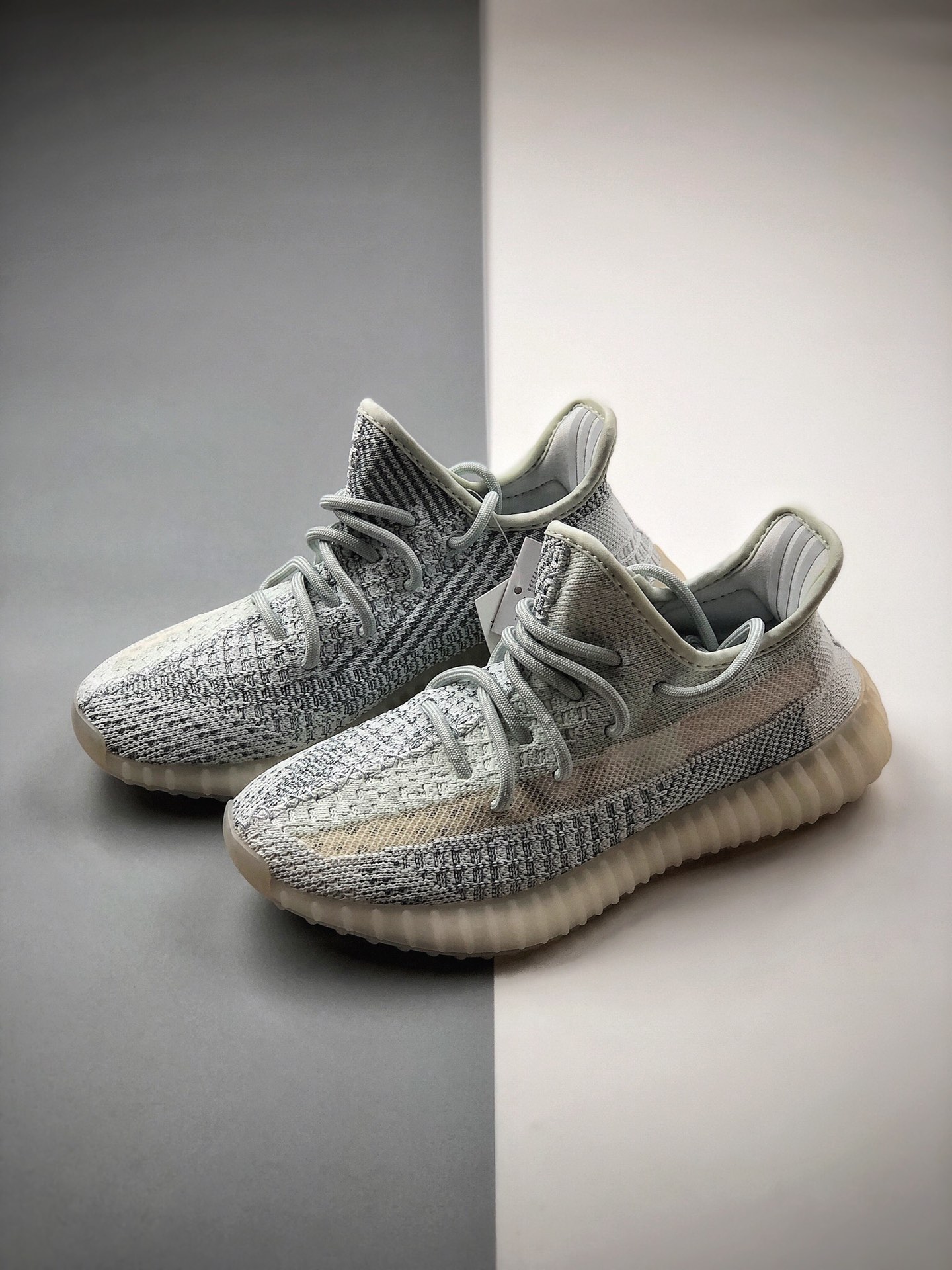250 公司级 400以下绝无对手 #Adidas Yeezy 350 Boost V2 焕蓝满天星FW5317