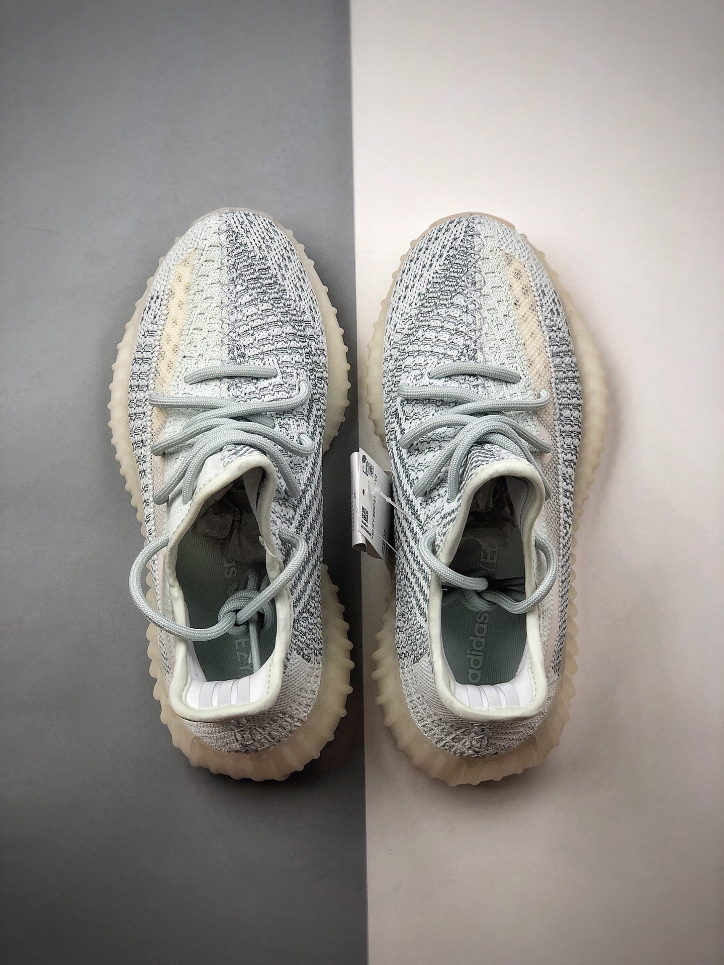 250 公司级 400以下绝无对手 #Adidas Yeezy 350 Boost V2 焕蓝满天星FW5317