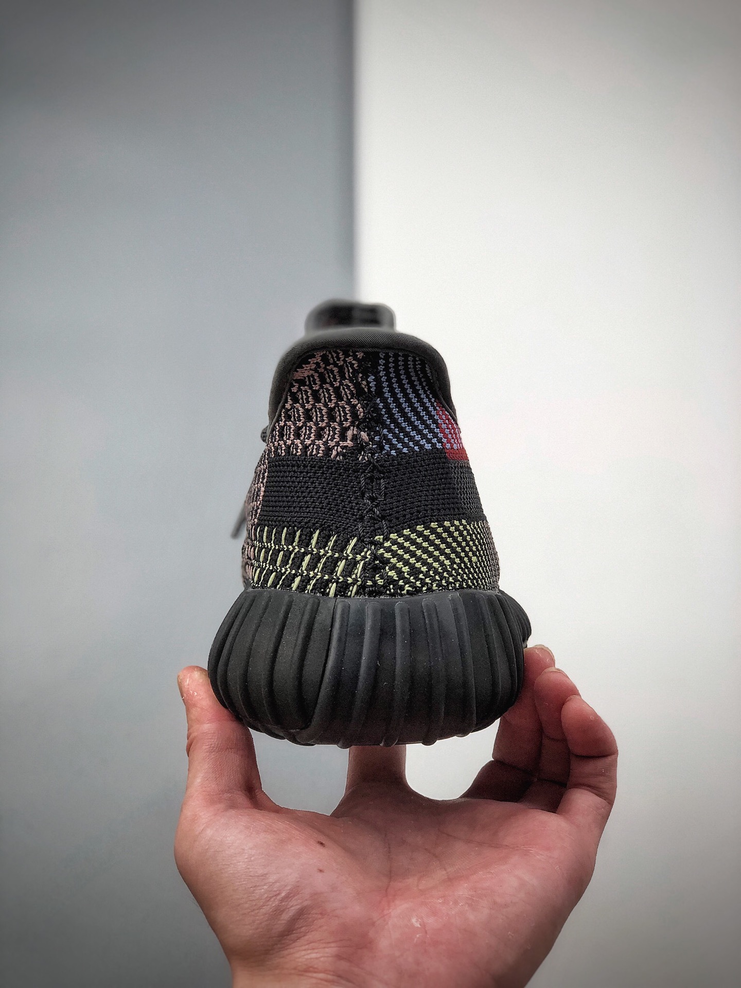 250 400以下绝无对手 #Adidas Yeezy 350 Boost V2 羽毛黑  货号：FW5190