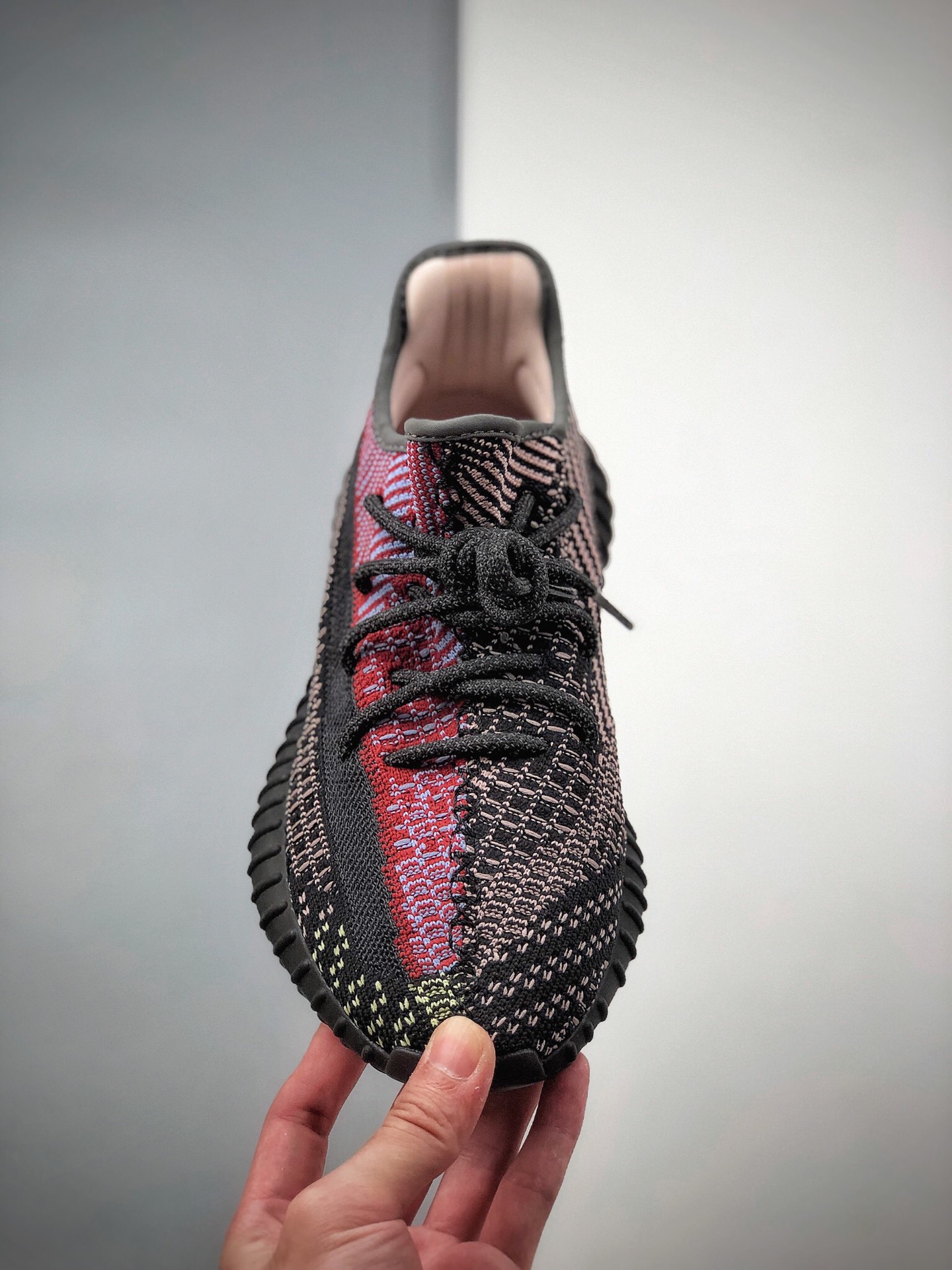 250 400以下绝无对手 #Adidas Yeezy 350 Boost V2 羽毛黑  货号：FW5190