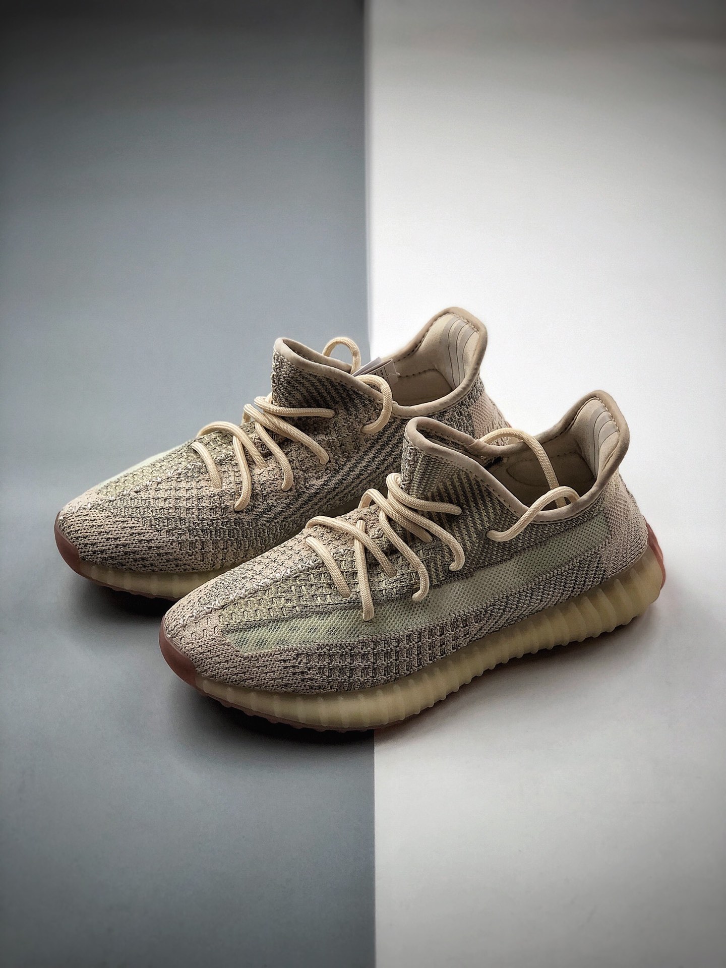 250 #最强性价比 公司级Adidas Yeezy 350 Boost V2 天鹅白满天星 FW5318