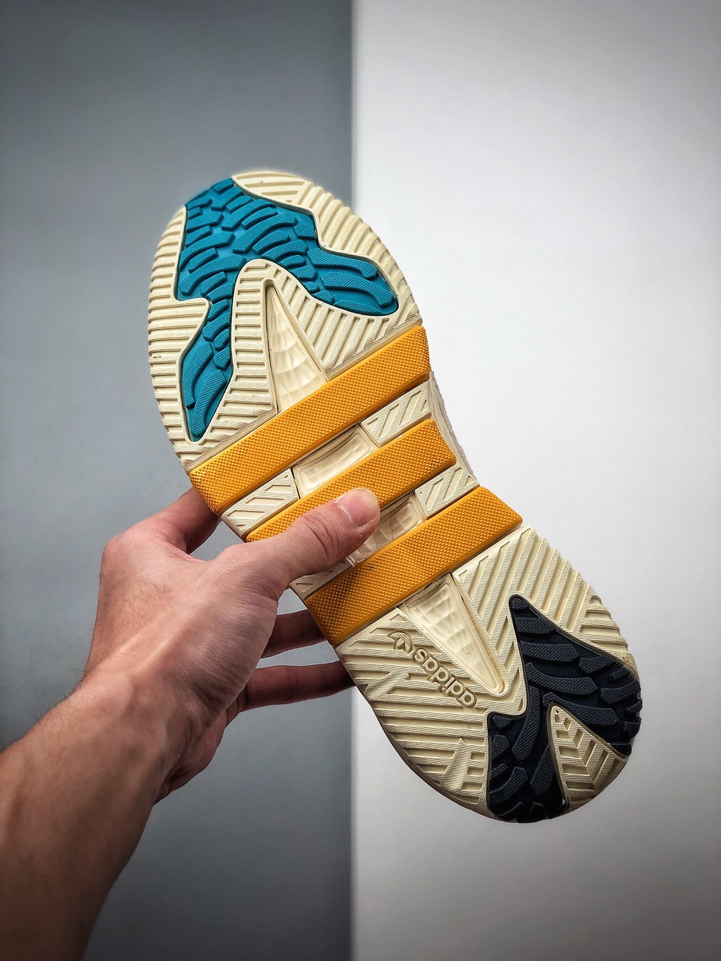 200 阿迪达斯 Adidas Originals Niteball 拼接运动鞋 从街头衍生而来的街球风格 FV4842