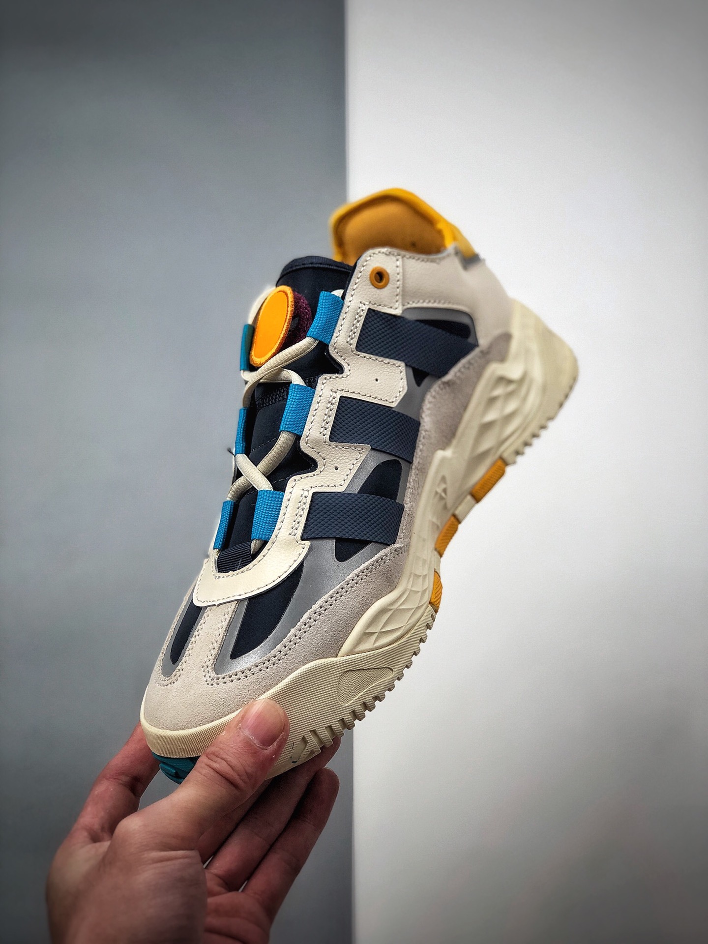 200 阿迪达斯 Adidas Originals Niteball 拼接运动鞋 从街头衍生而来的街球风格 FV4842