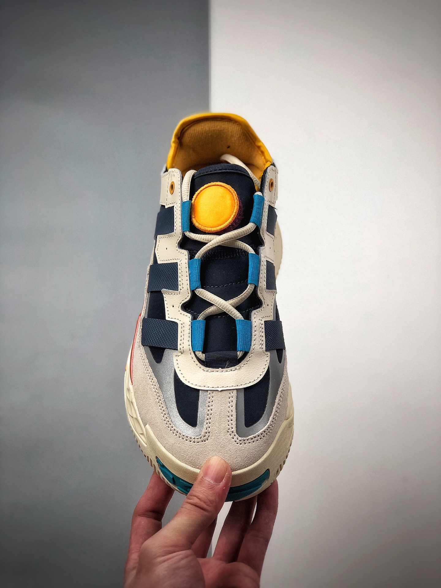 200 阿迪达斯 Adidas Originals Niteball 拼接运动鞋 从街头衍生而来的街球风格 FV4842