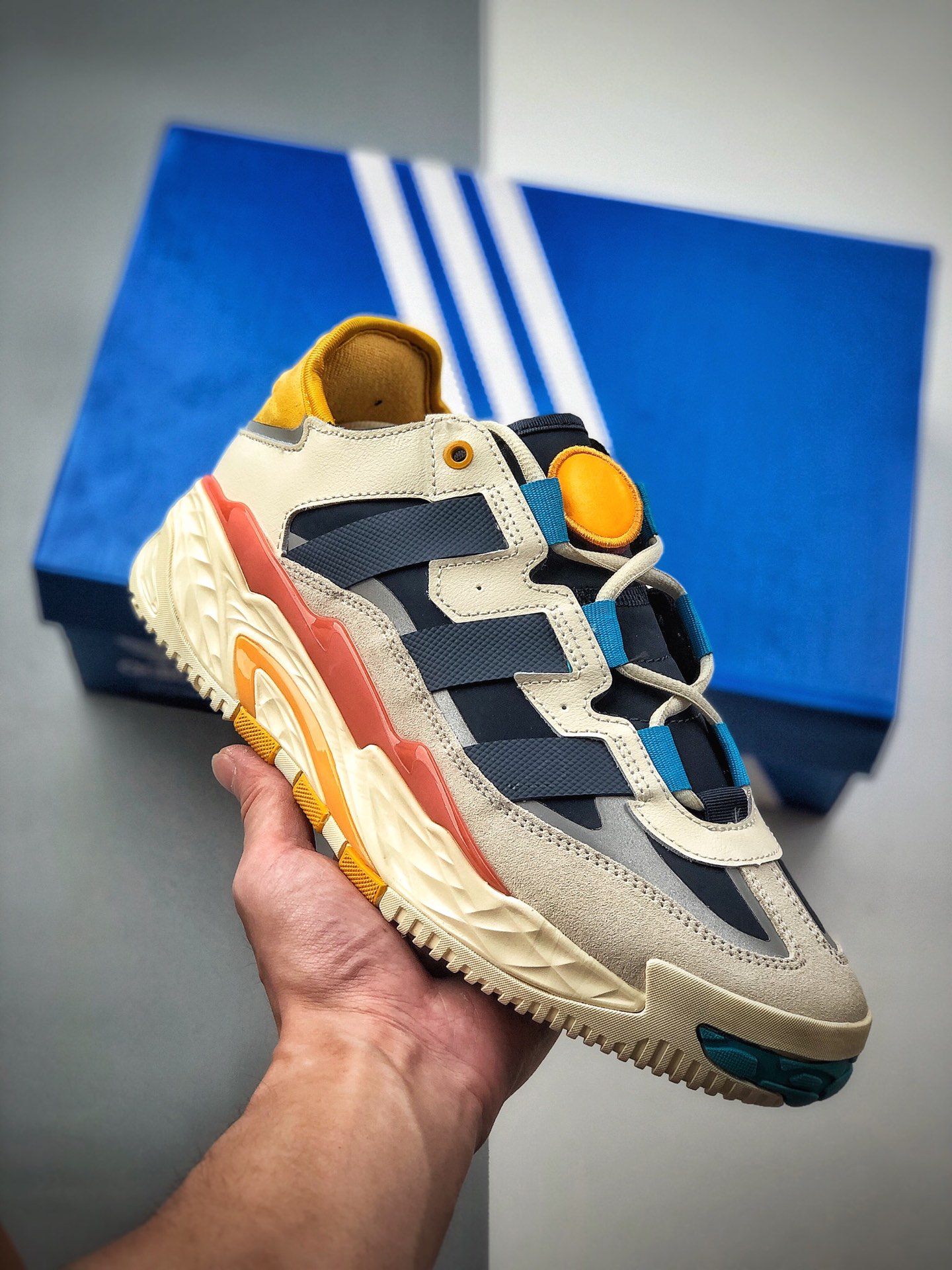 200 阿迪达斯 Adidas Originals Niteball 拼接运动鞋 从街头衍生而来的街球风格 FV4842