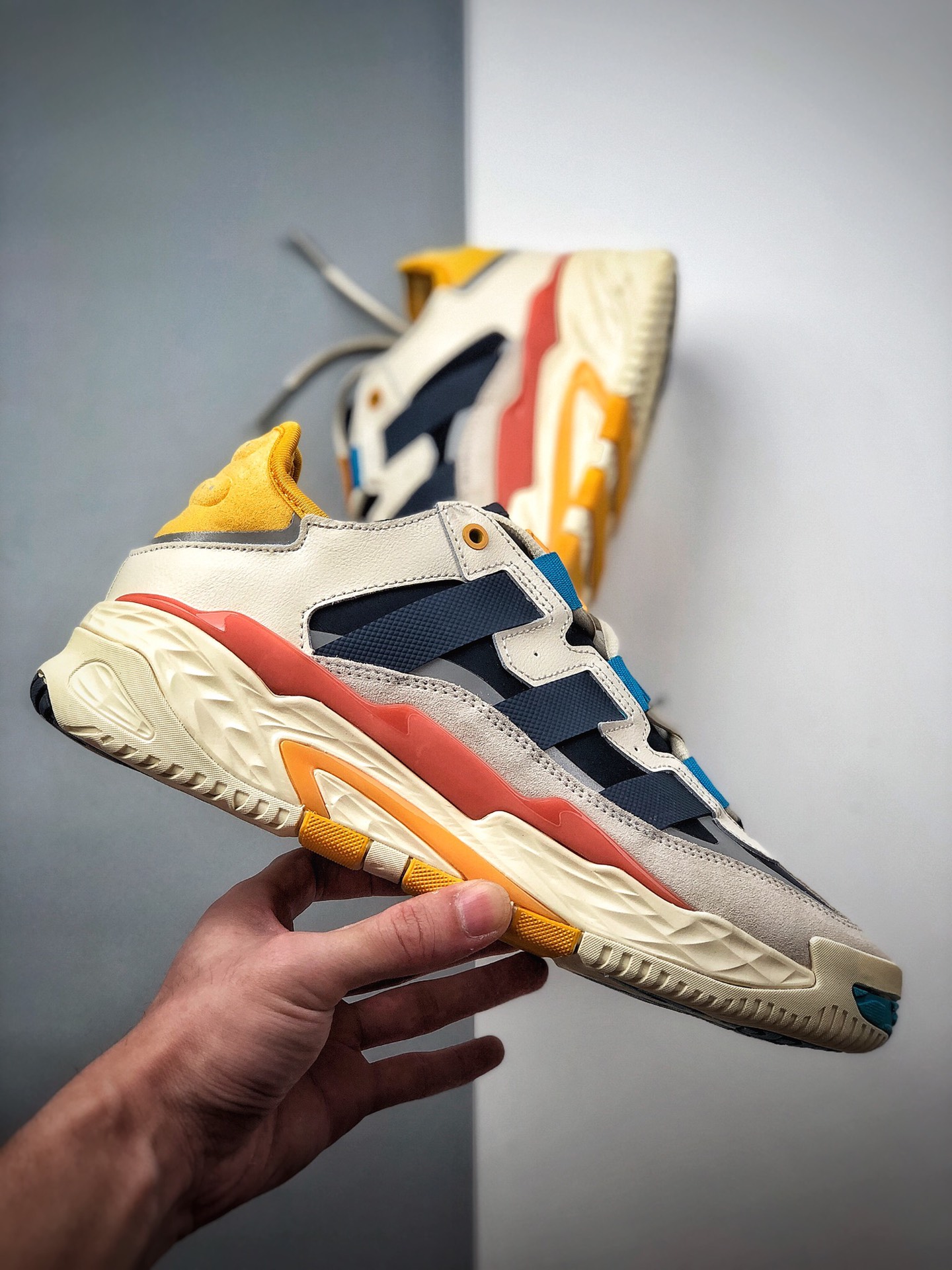 200 阿迪达斯 Adidas Originals Niteball 拼接运动鞋 从街头衍生而来的街球风格 FV4842