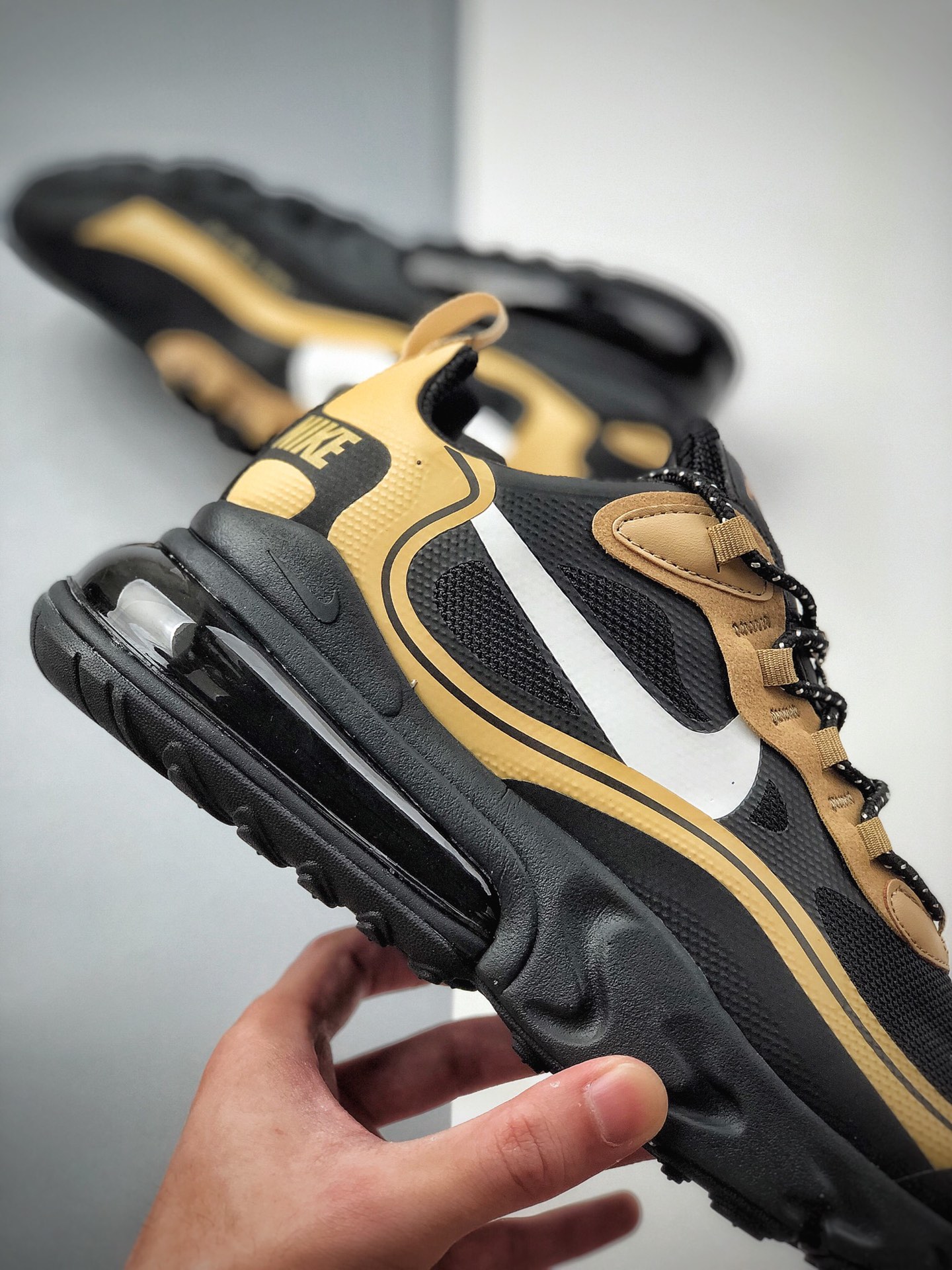200  Nike Air Max 270 React 气垫慢跑 Air Max 270 系列 网纱材质镂空风格 CV1632-001