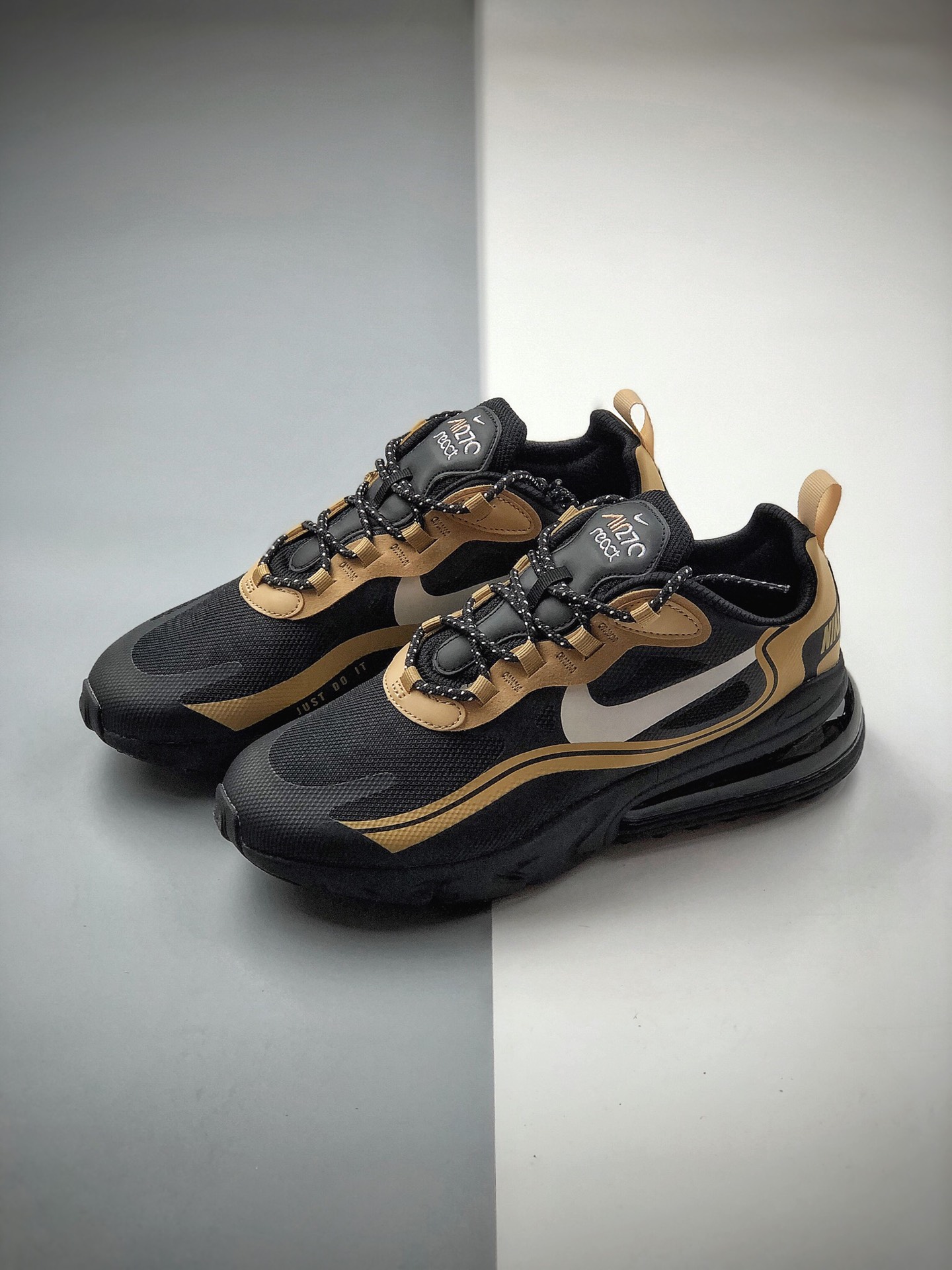 200  Nike Air Max 270 React 气垫慢跑 Air Max 270 系列 网纱材质镂空风格 CV1632-001