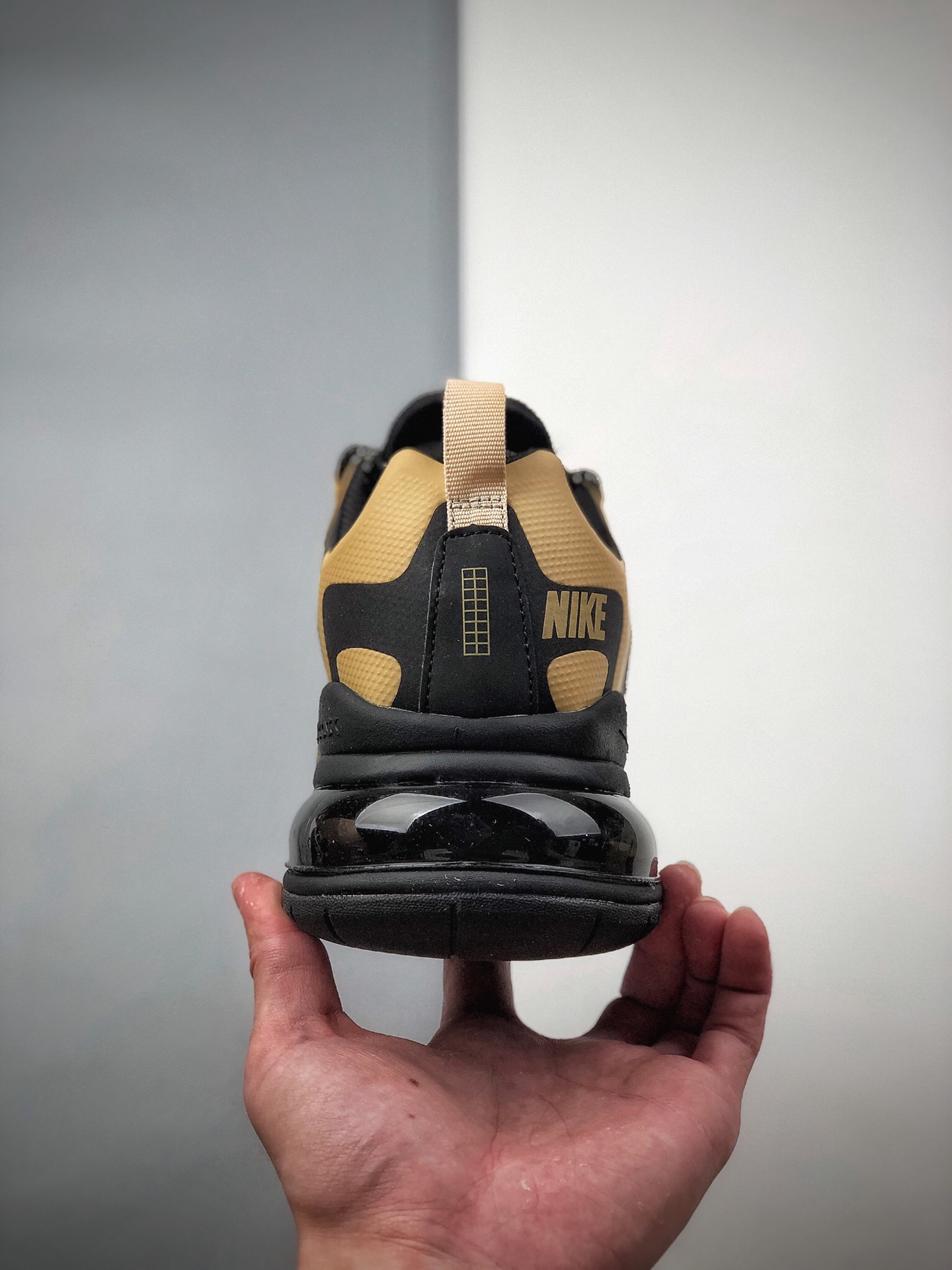 200  Nike Air Max 270 React 气垫慢跑 Air Max 270 系列 网纱材质镂空风格 CV1632-001