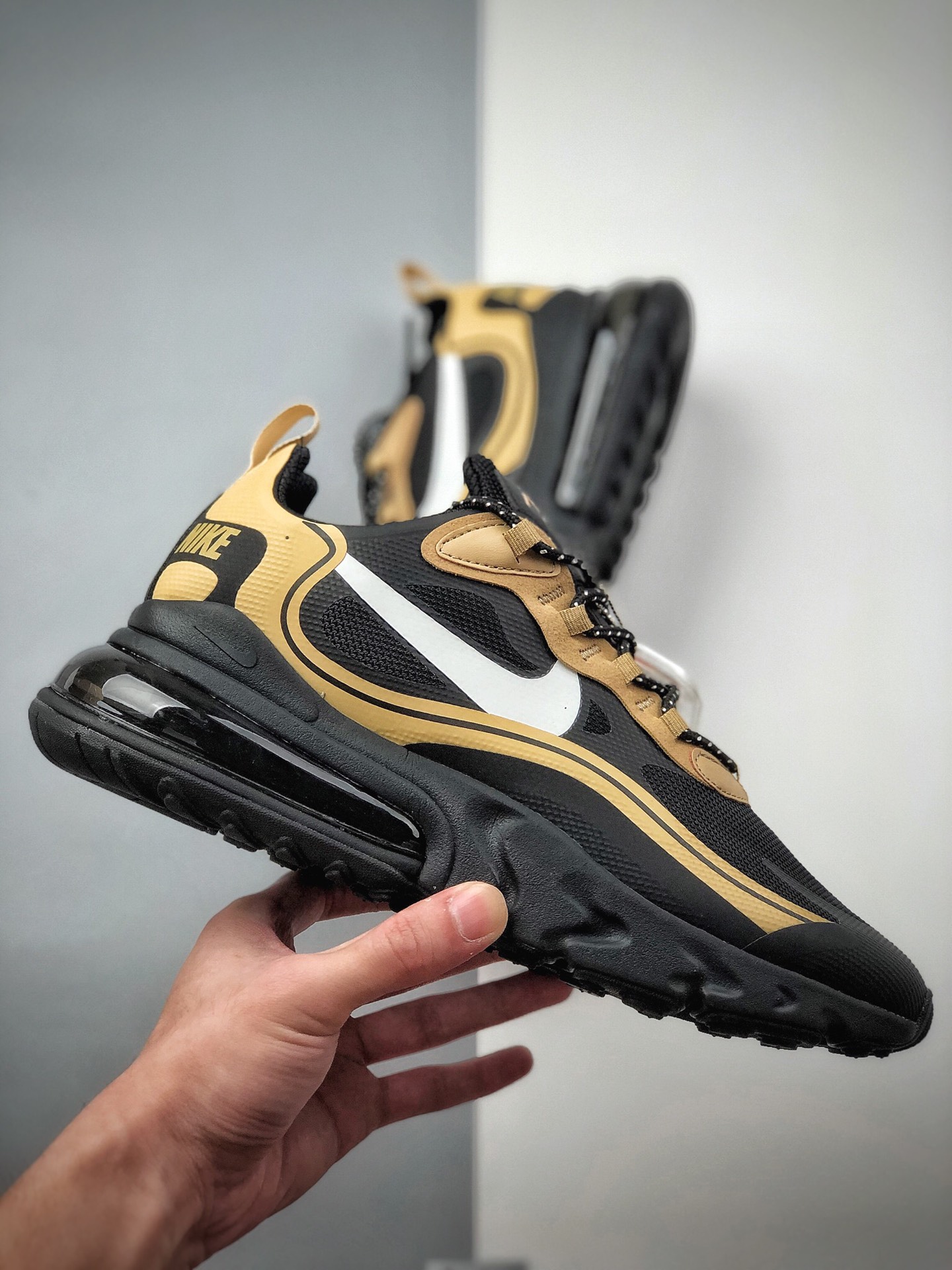 200  Nike Air Max 270 React 气垫慢跑 Air Max 270 系列 网纱材质镂空风格 CV1632-001