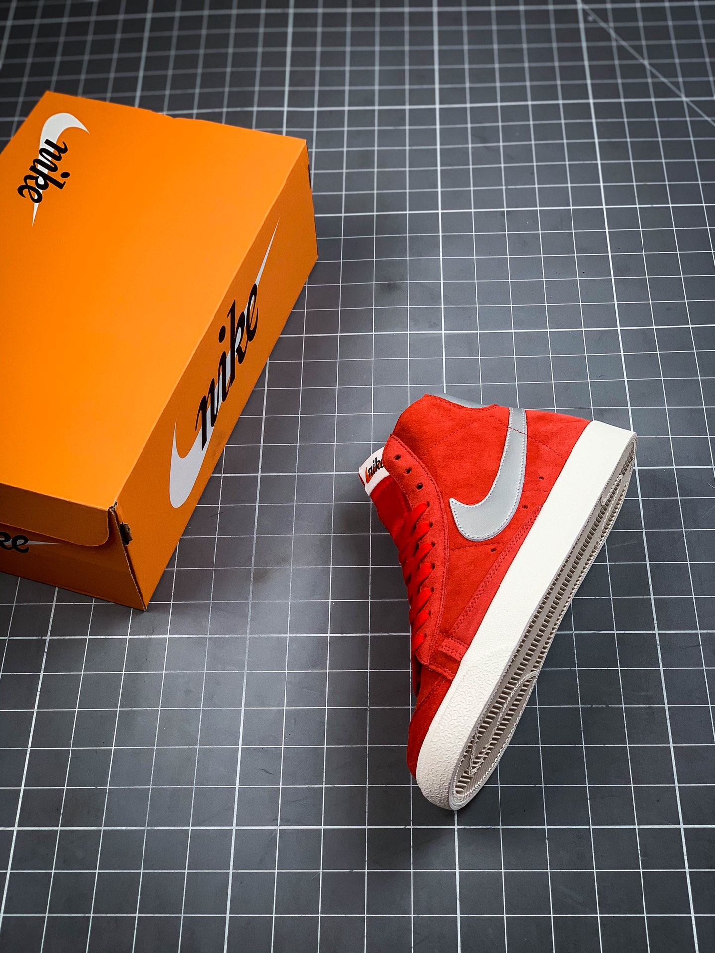180 Nike Blazer Mid Retro OG 复古经典中帮开拓者 大红银麂皮 货号：CJ9693-600