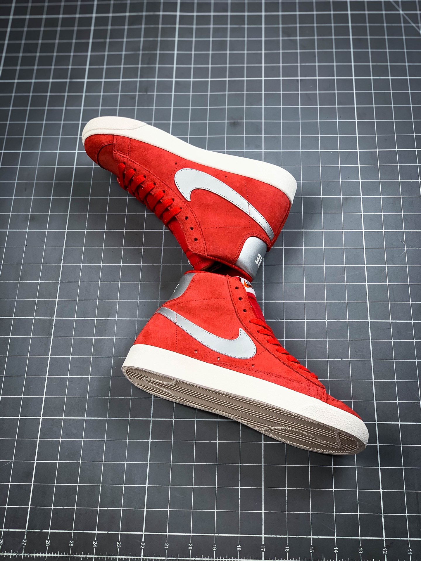 180 Nike Blazer Mid Retro OG 复古经典中帮开拓者 大红银麂皮 货号：CJ9693-600
