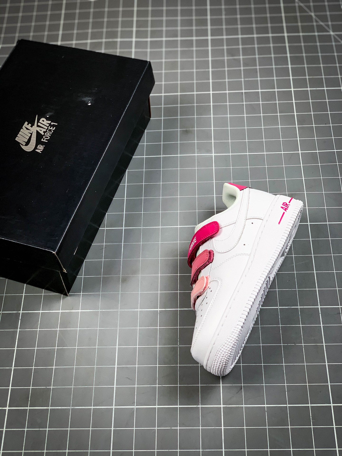 200  Nike Air Force 1 客制款配色 空军一号低帮休闲运动板鞋 898866-009