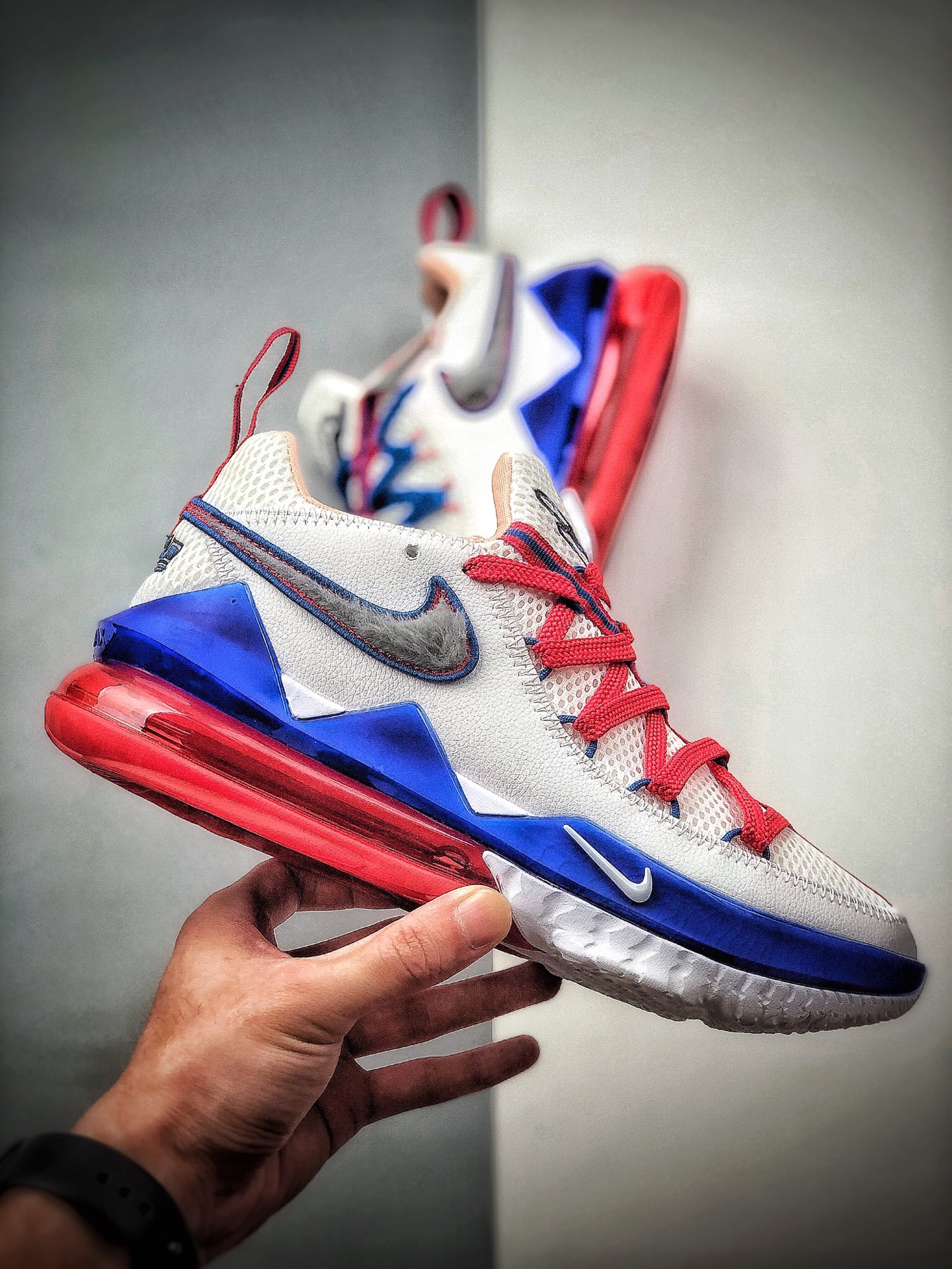 250 公司级 耐克Nike Lebron 17 LOW XC2 斯姆詹17代 大灌篮 Tone Squad子男实战篮球鞋CD5007-100