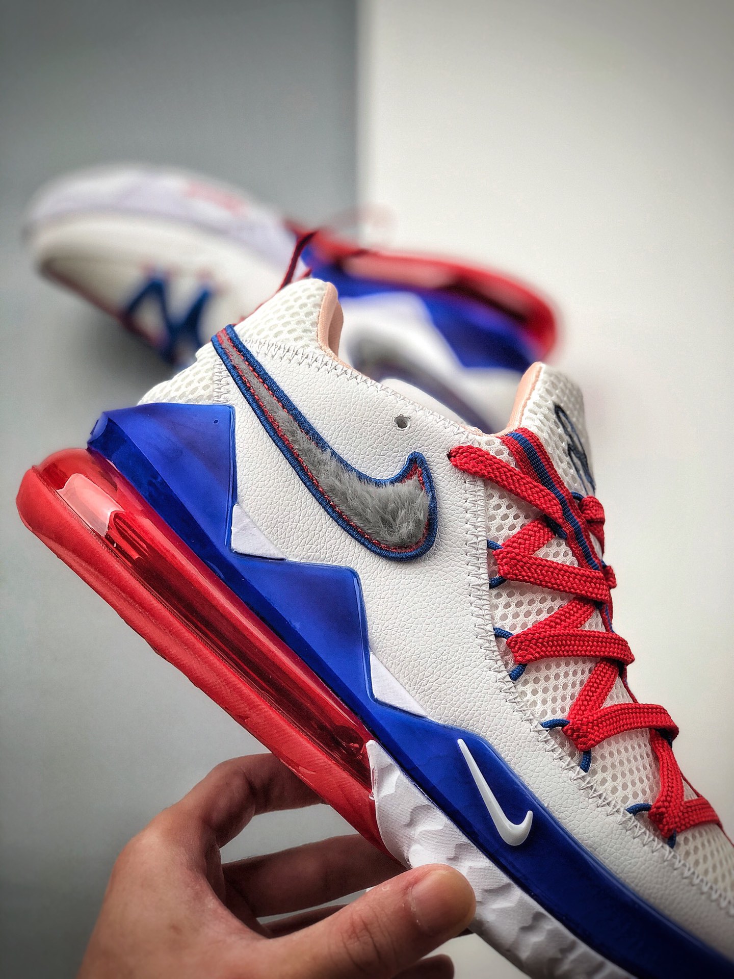 250 公司级 耐克Nike Lebron 17 LOW XC2 斯姆詹17代 大灌篮 Tone Squad子男实战篮球鞋CD5007-100