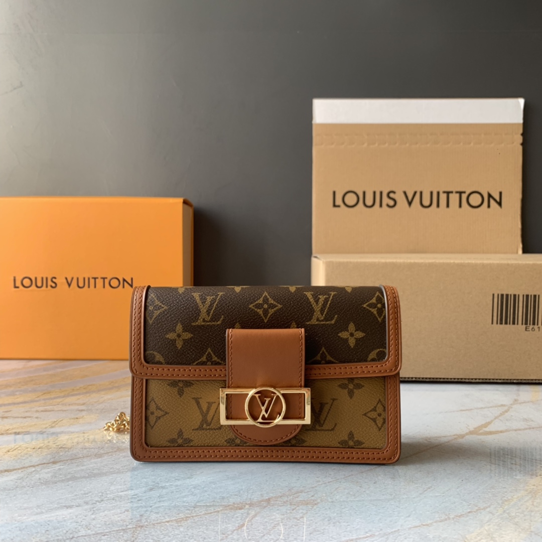 NO:176280,DAUHINE WOC Model M68746 18.512.05.0 Material Super Steel   Italian 5A Fabric (the body steel parts are forged forging, with many high-strength stamping, high toughness and fineness. The gold-plated surface is not easy to fade and get worn. The non-alloy parts are rough, with low density and easy to lose) Dauhine series is the hottest bag this year. Woc is small and exquisite and three-dimensional square, with excellent feel for the original cowhide. The bag has a small capacity and is quite capable of installing. It has built-in card mezzanine zipper inner bag, and its weight is very light!  High practicality, retro and versatile, the chain can be detached, and it can be used as a handbag if removed!  ,cowhide,gold plating19860909DAUHINE WOC 型号M68746 18.512.05.0 材质超级钢＋意大利5A面料 (包身钢件为锻造工艺,多次高强度冲压成型,韧性大且精细.镀金面不易掉色磨花 .非合金件粗糙,密度低易损易花) Dauhine系列为今年最炙手可热的包,woc小巧精致而又立体方正,原厂牛皮手感极佳,包小容量挺大能装,内置卡片夹层拉链内袋,自重很轻！实用性高,复古百搭,链条可拆卸,卸下链条可当手包用！,,cowhide,gold plating,Bag