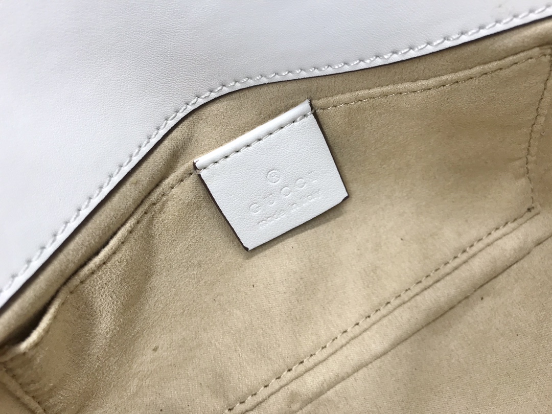 Gucci GG Marmont 小号美包 - 優雅なデザインと実用性