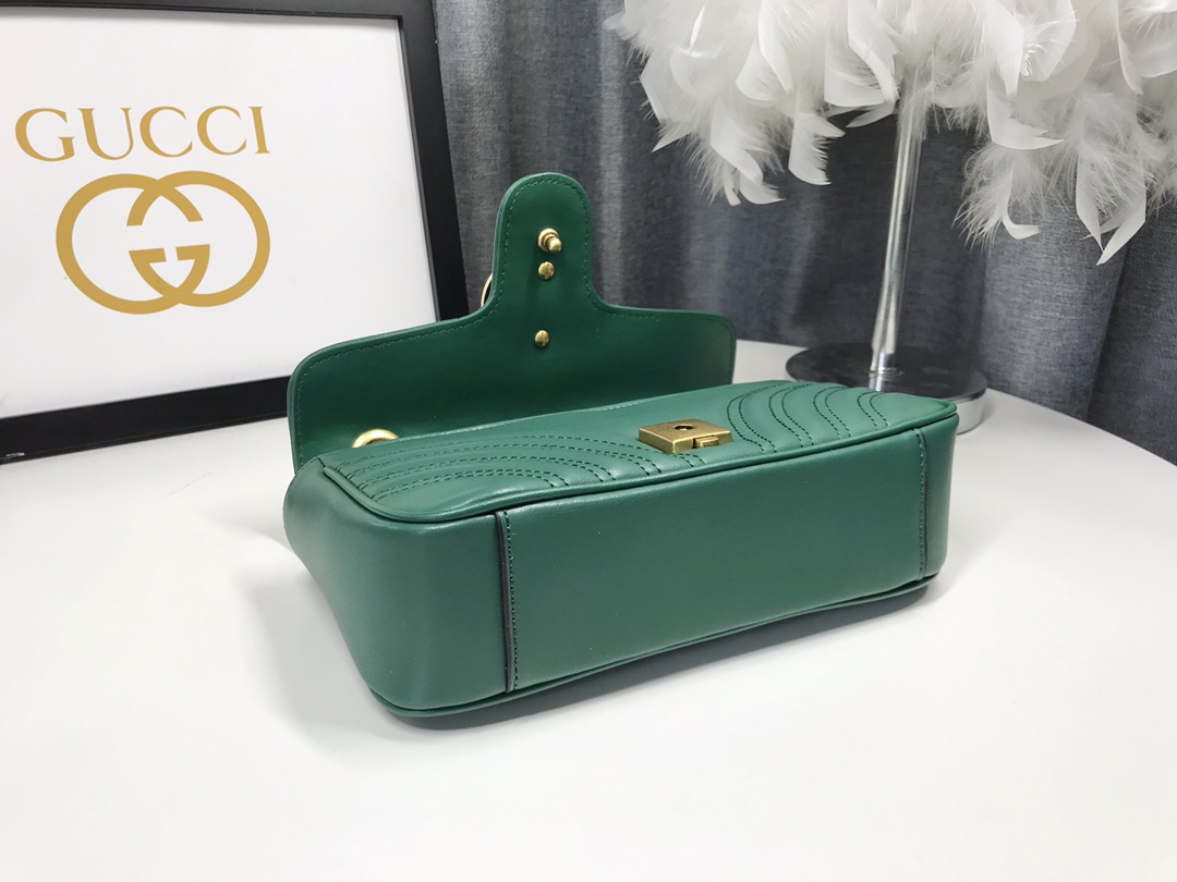 Gucci GG Marmont 小号 美包 - エレガントなデザインと高級革使用