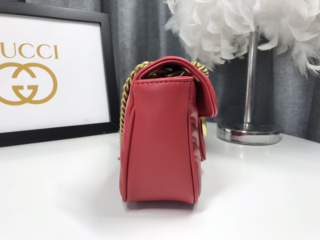 Gucci GG Marmont 小号 美しいレザー バッグ