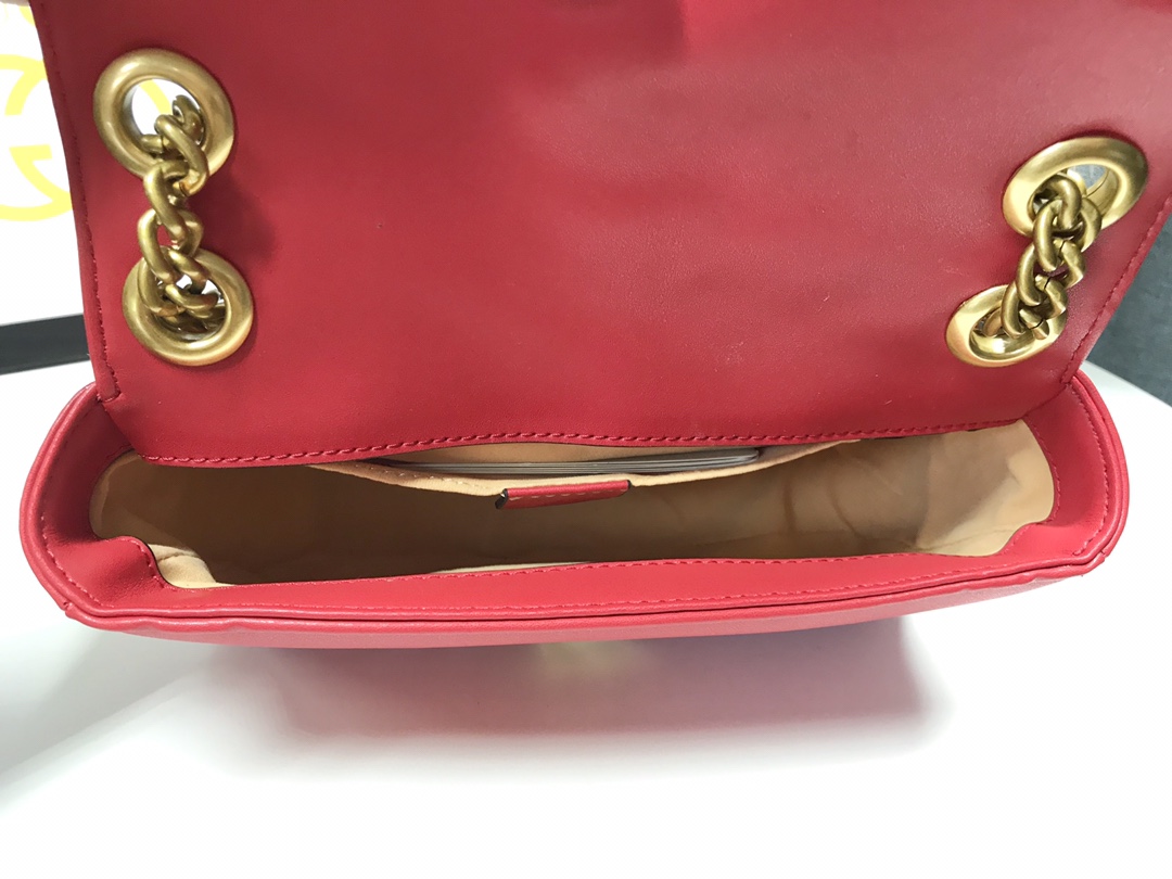 Gucci GG Marmont 小号 美しいレザー バッグ