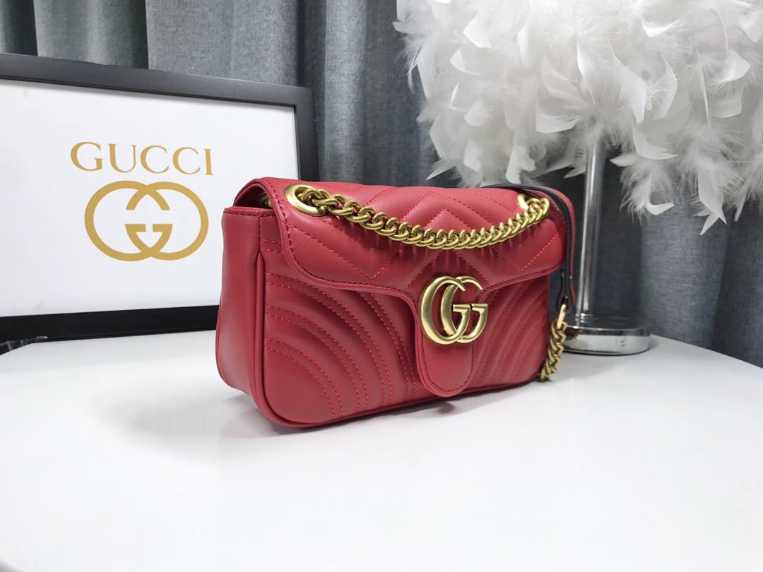 Gucci GG Marmont 小号 美しいレザー バッグ