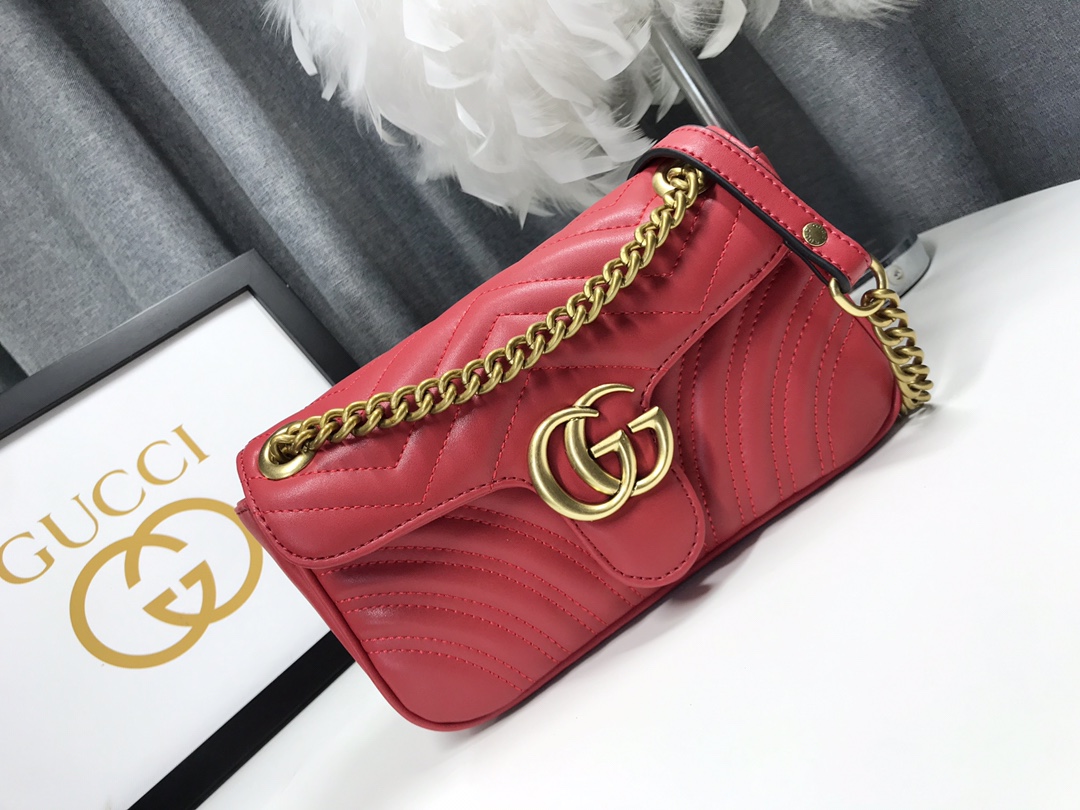 Gucci GG Marmont 小号 美しいレザー バッグ
