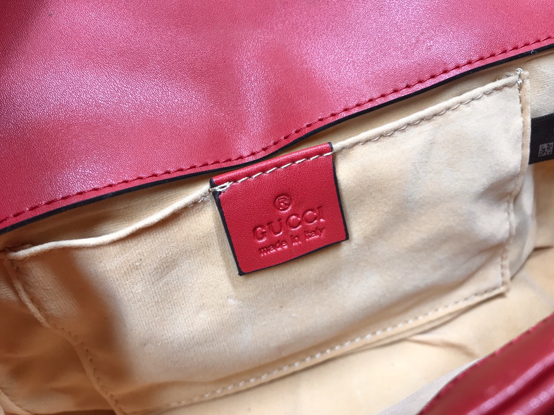 Gucci GG Marmont 小号 美しいレザー バッグ