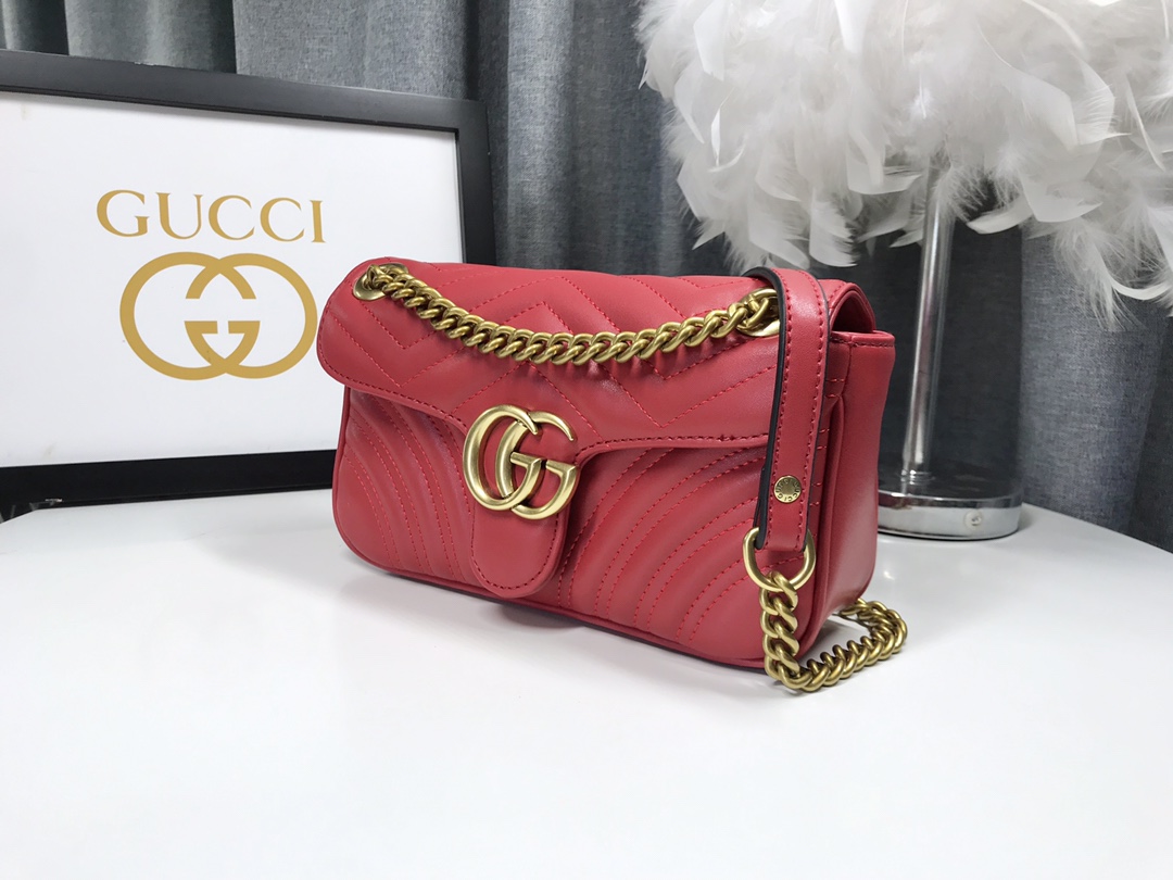 Gucci GG Marmont 小号 美しいレザー バッグ