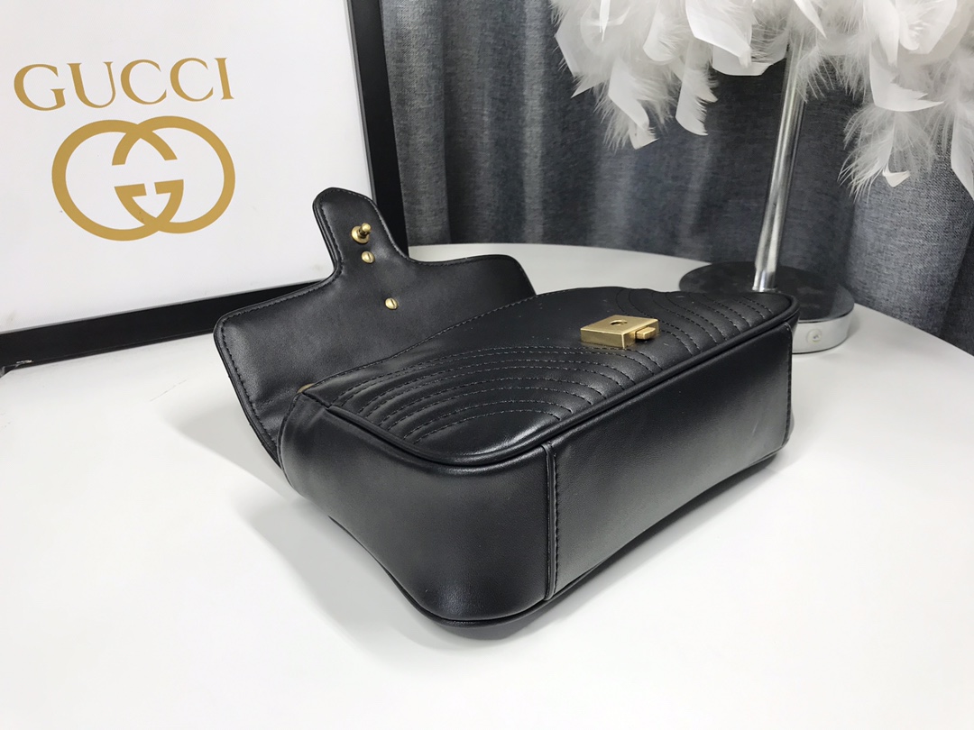 Gucci GG Marmont 小号 美しいレザーショルダーバッグ