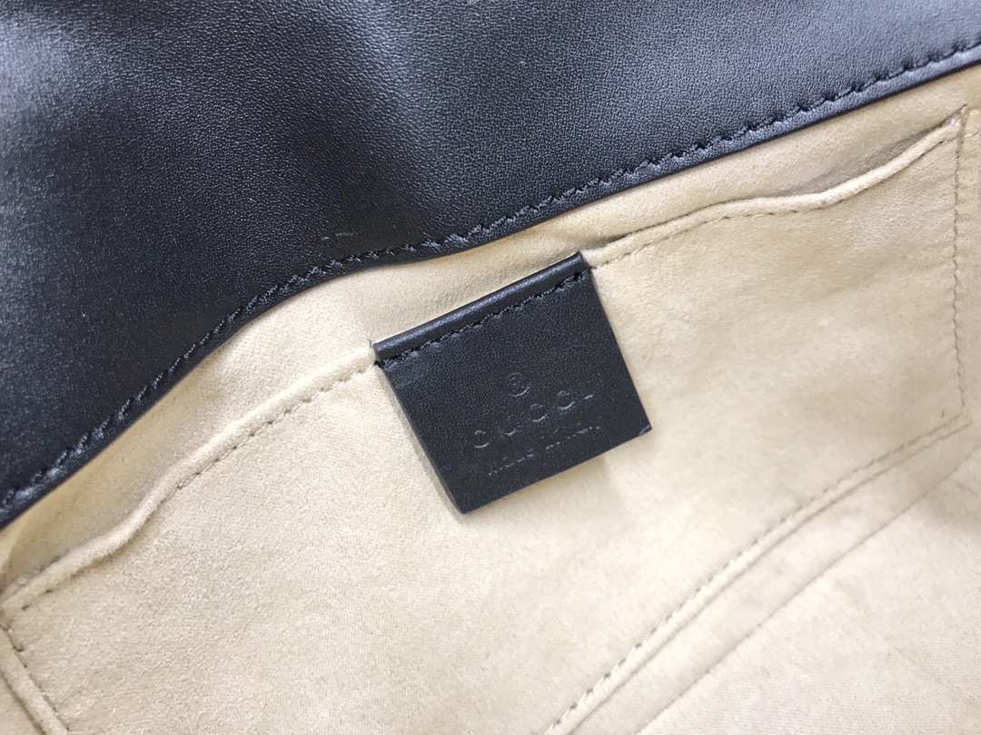 Gucci GG Marmont 小号 美しいレザーショルダーバッグ