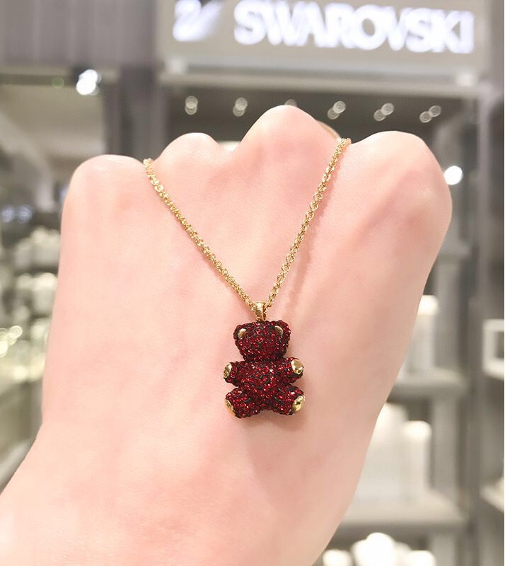 批💰100 官方货号:5388876 【专柜品质】 施洛华世奇Swarovski,红色Teddy3D泰迪小熊链坠项链,璀璨迷之人余,雅大致方经的典造也型别气具派,附带套全专柜包装,条码伪防可扫,专小柜票。