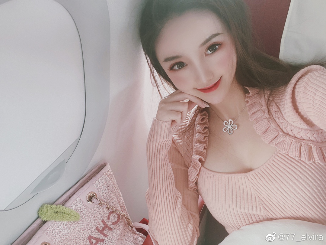 NO:102098,Vc a big flower necklace. Internet celebrities check in, pay attention. It is truly versatile and versatile. You can control the duck in any style. The whole body is made of sterling silver, Vac necklace, necklace, pure silver19860909V c a大花项链 网红打卡,留意一下,真心是万能百搭 什么风格都能驾驭鸭 通体纯银材质,Vac项链,necklace,pure silver,Jewelry