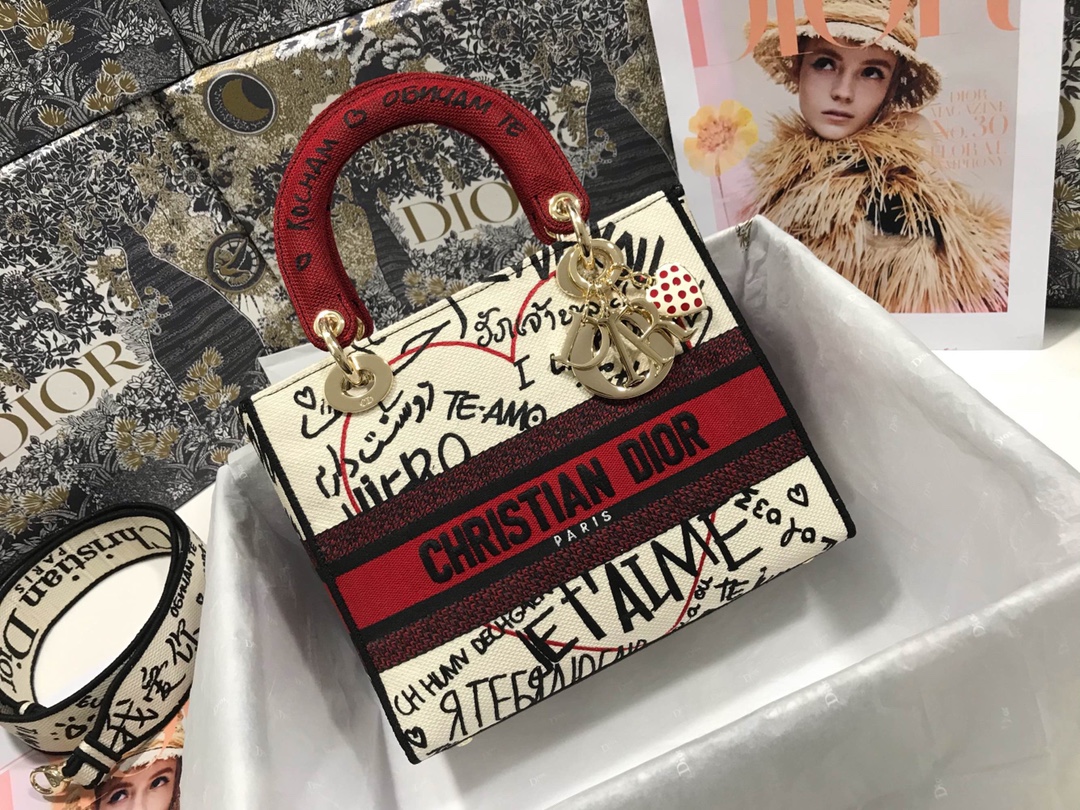 Dioramour вышитая сумка с граффити-сердечками и съёмным двусторонним вышитым ремнём