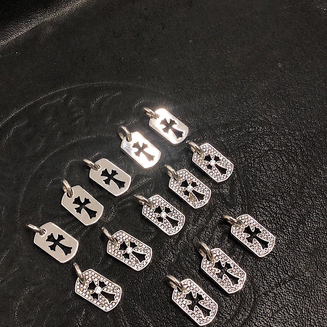 Chrome Hearts 新品上架𝗖𝗵𝗿𝗼𝗺𝗲 𝗛𝗲𝗮𝗿𝘁𝘀 克罗心小方牌项链
