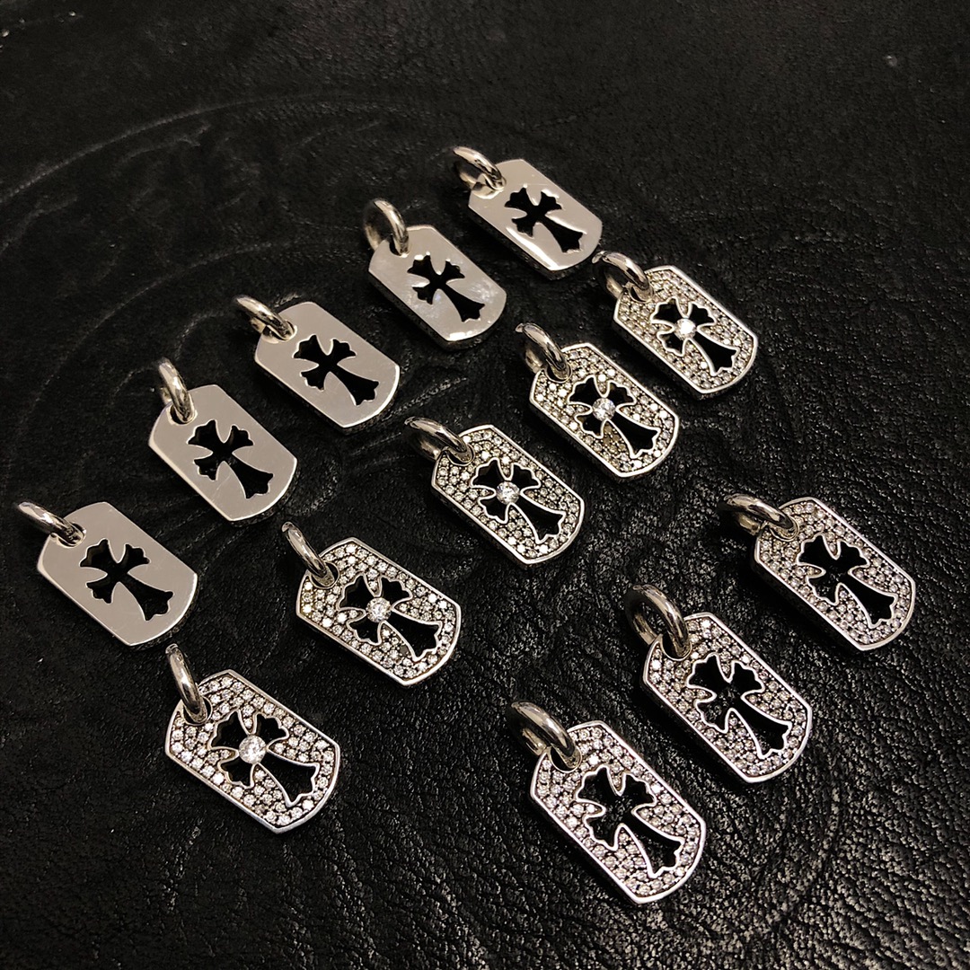 Chrome Hearts 新品上架𝗖𝗵𝗿𝗼𝗺𝗲 𝗛𝗲𝗮𝗿𝘁𝘀 克罗心小方牌项链