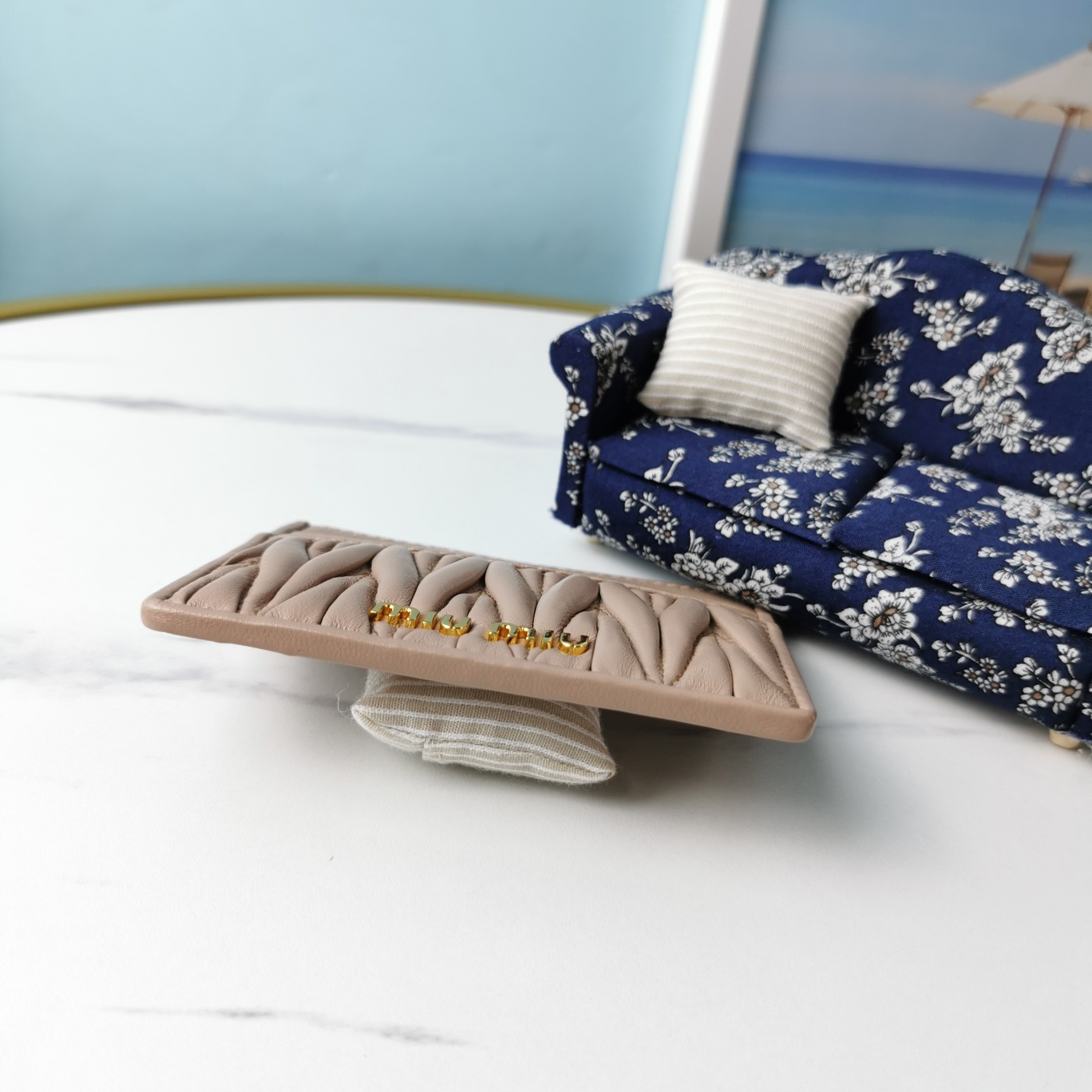 MIUMIU缪缪顶级进口小羊皮材质Matelasse花纹图案新款卡夹5MC076