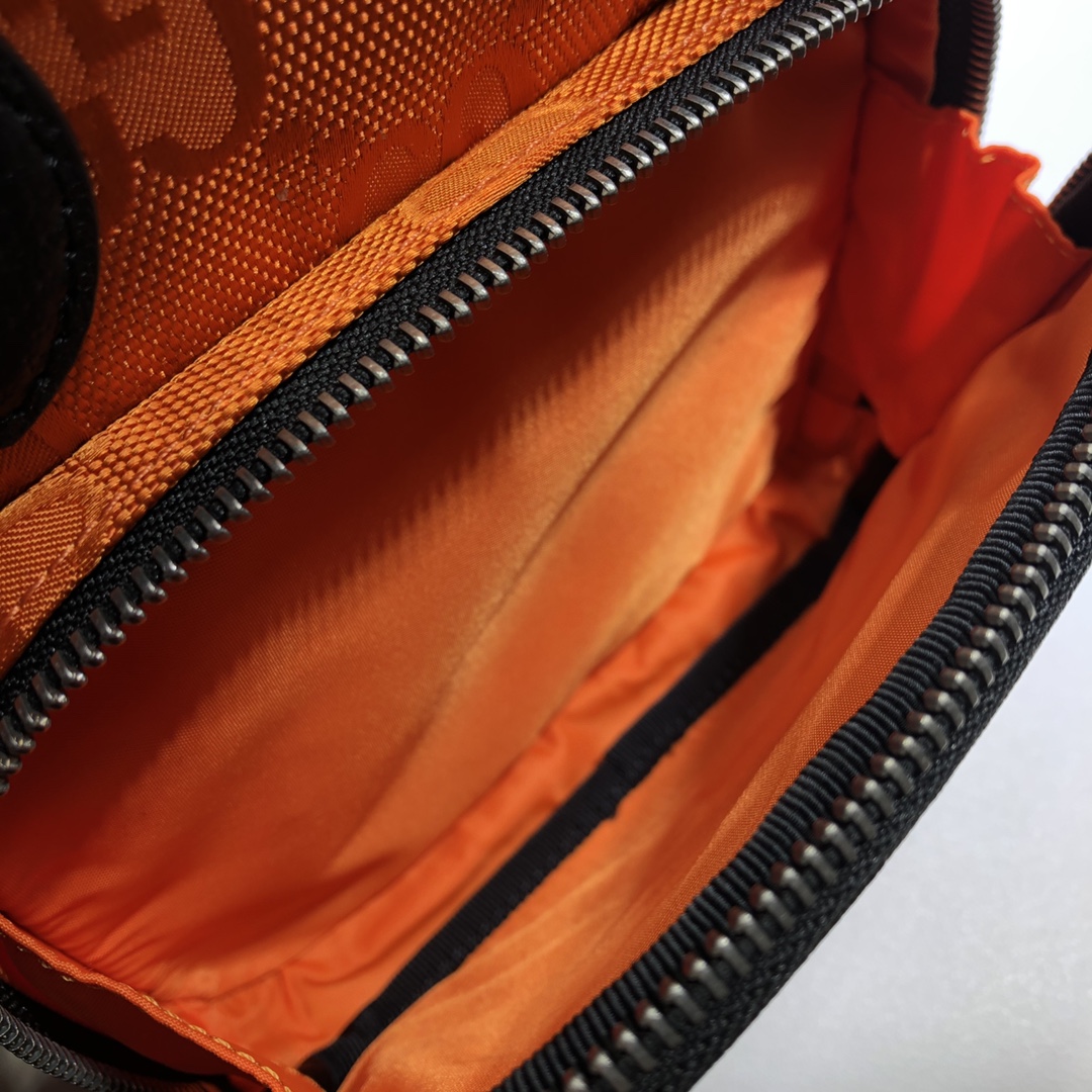 GUCCI古驰Off The Grid系列肩背包625850