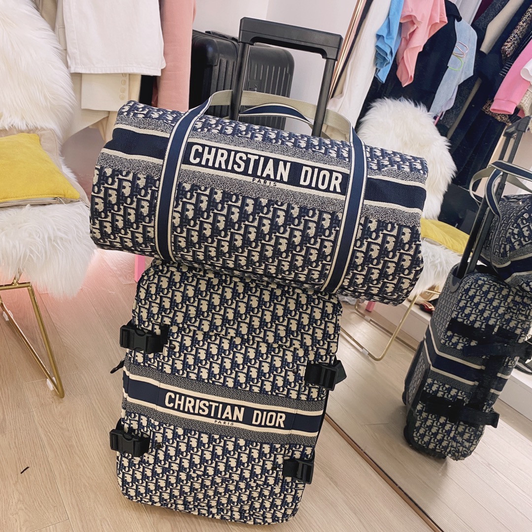 2020 Dior Classic Travel Blue Bag: A Must-Have for Fashion Lovers - 图片 2
